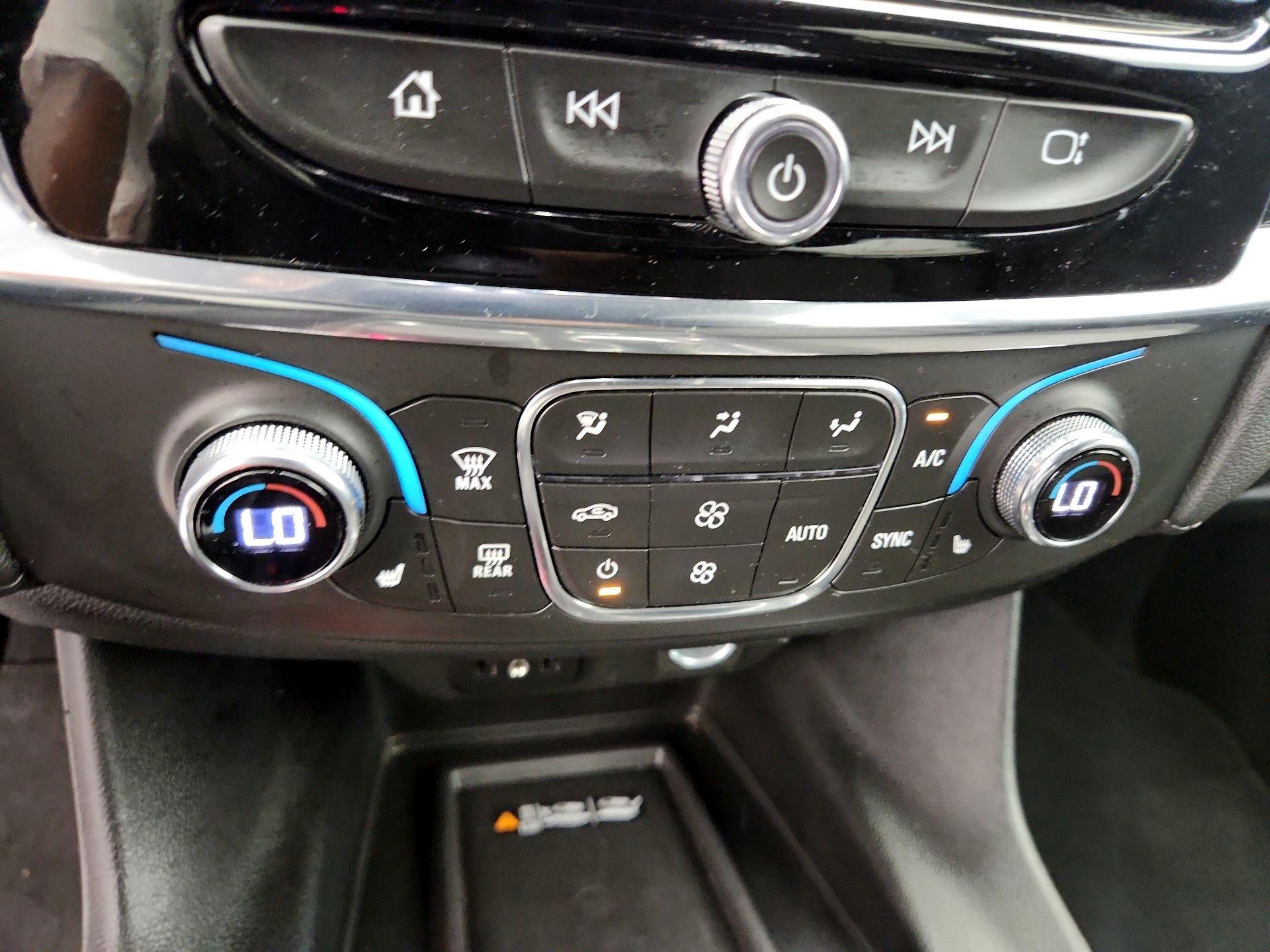 Thumbnail: 2023 Chevrolet Traverse - 16