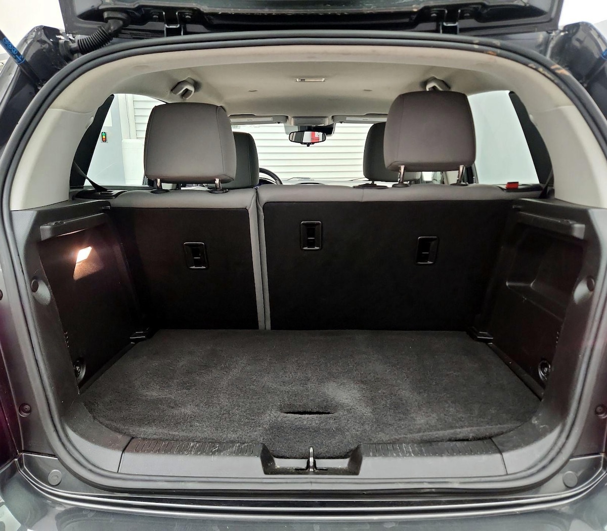 Trunk/Cargo (Seats Up)