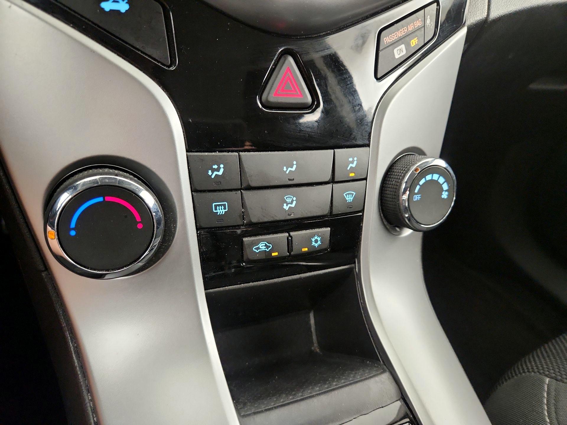 Thumbnail: 2016 Chevrolet Cruze - 16
