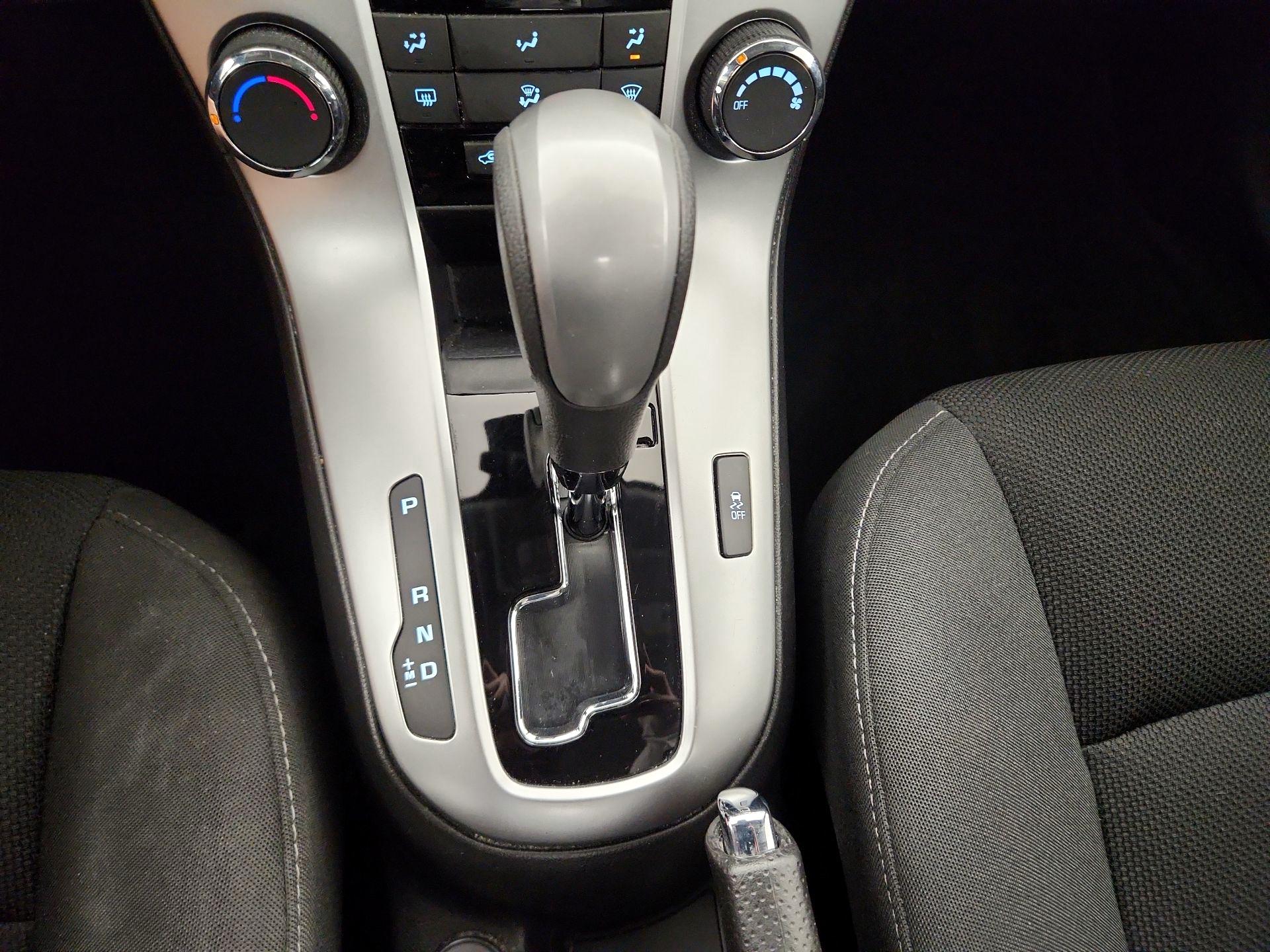 Thumbnail: 2016 Chevrolet Cruze - 17