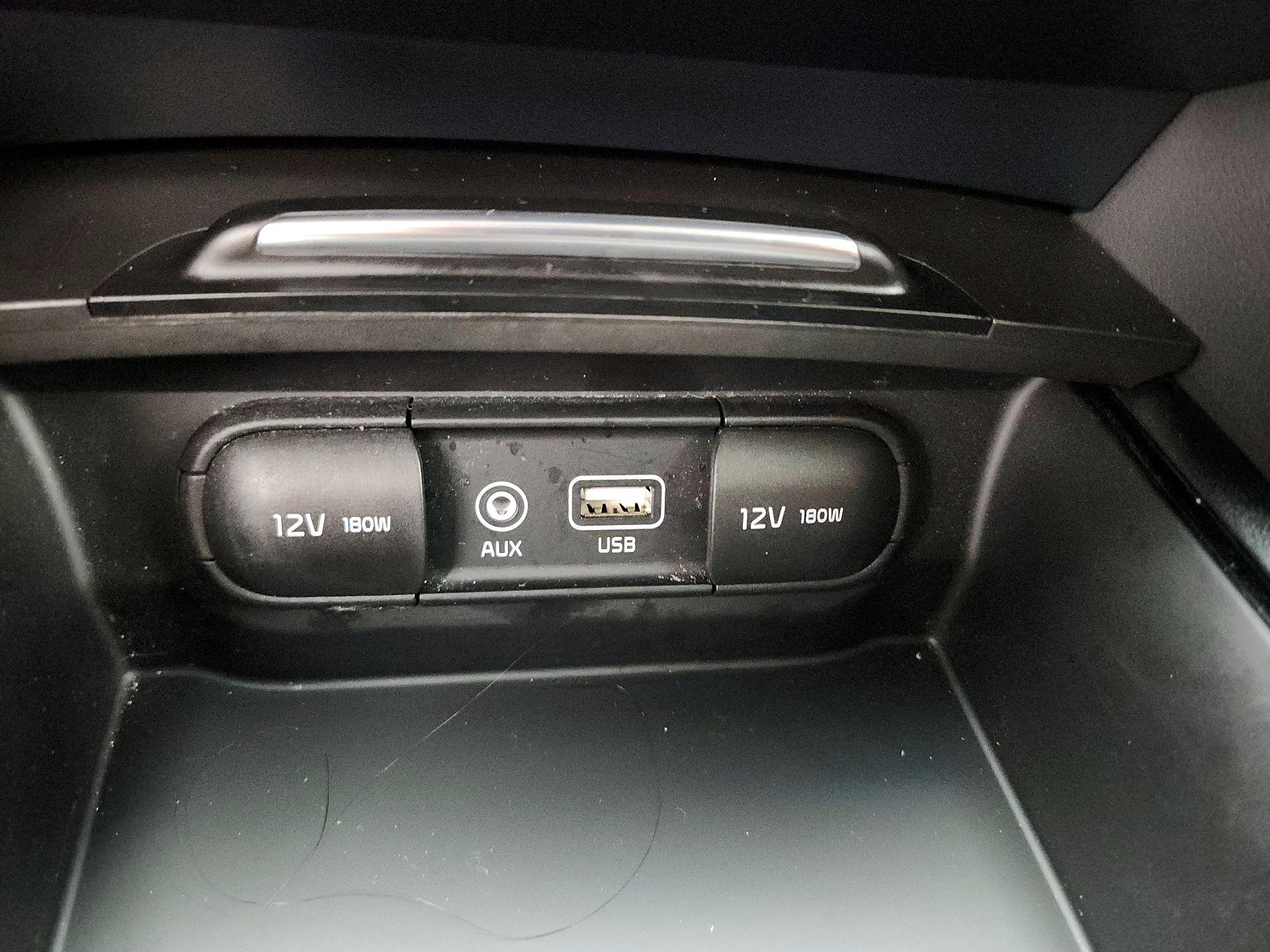 Thumbnail: 2018 Kia Optima - 18