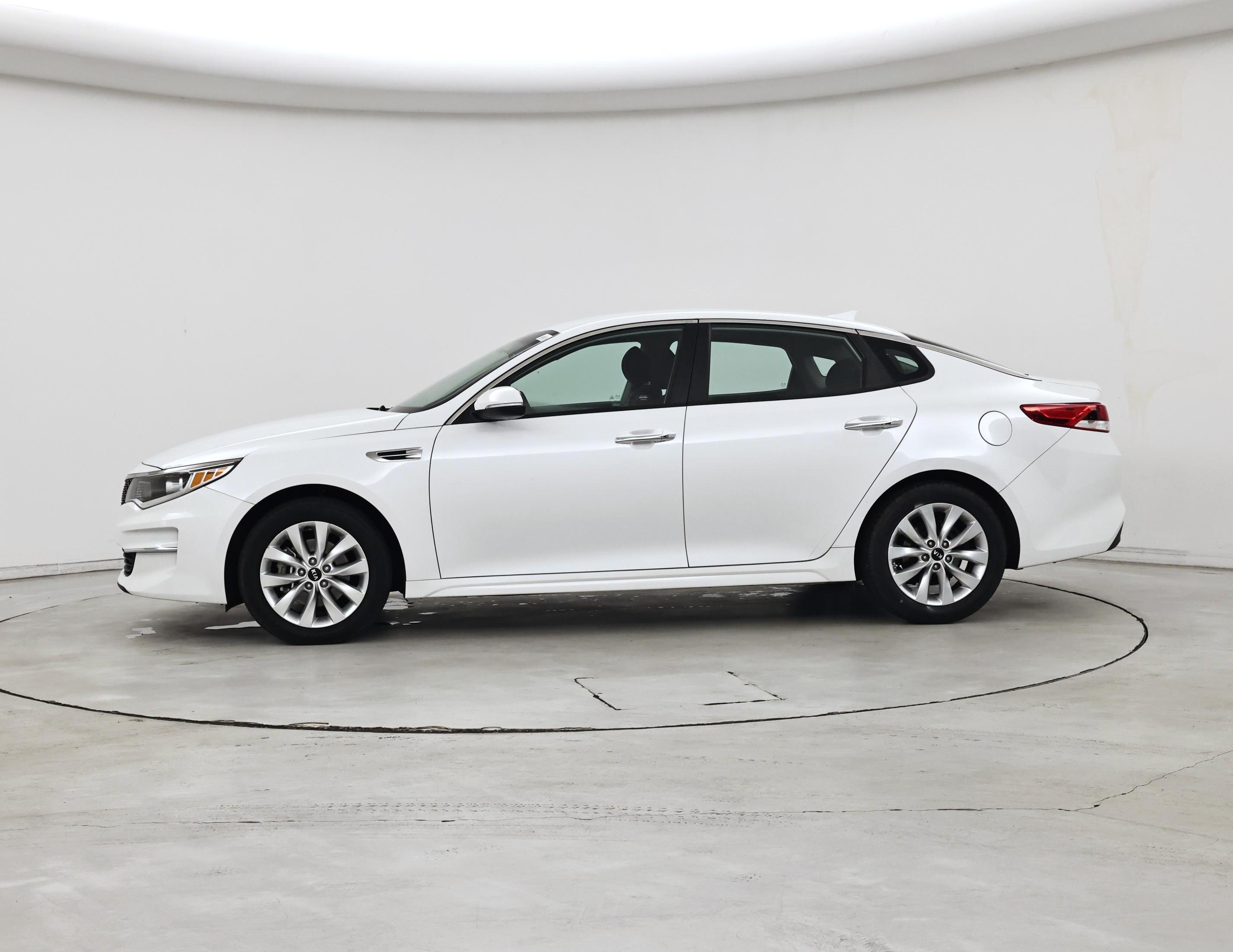 Thumbnail: 2018 Kia Optima - 3