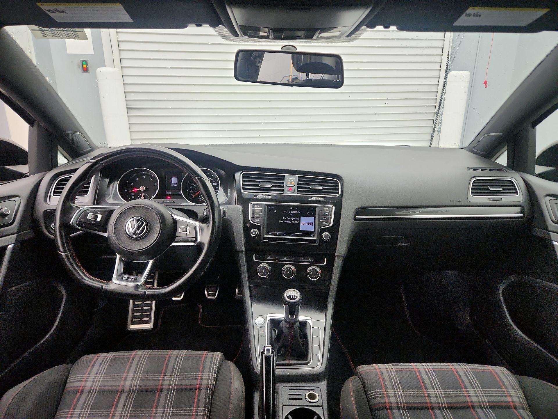 Thumbnail: 2017 Volkswagen Golf - 9