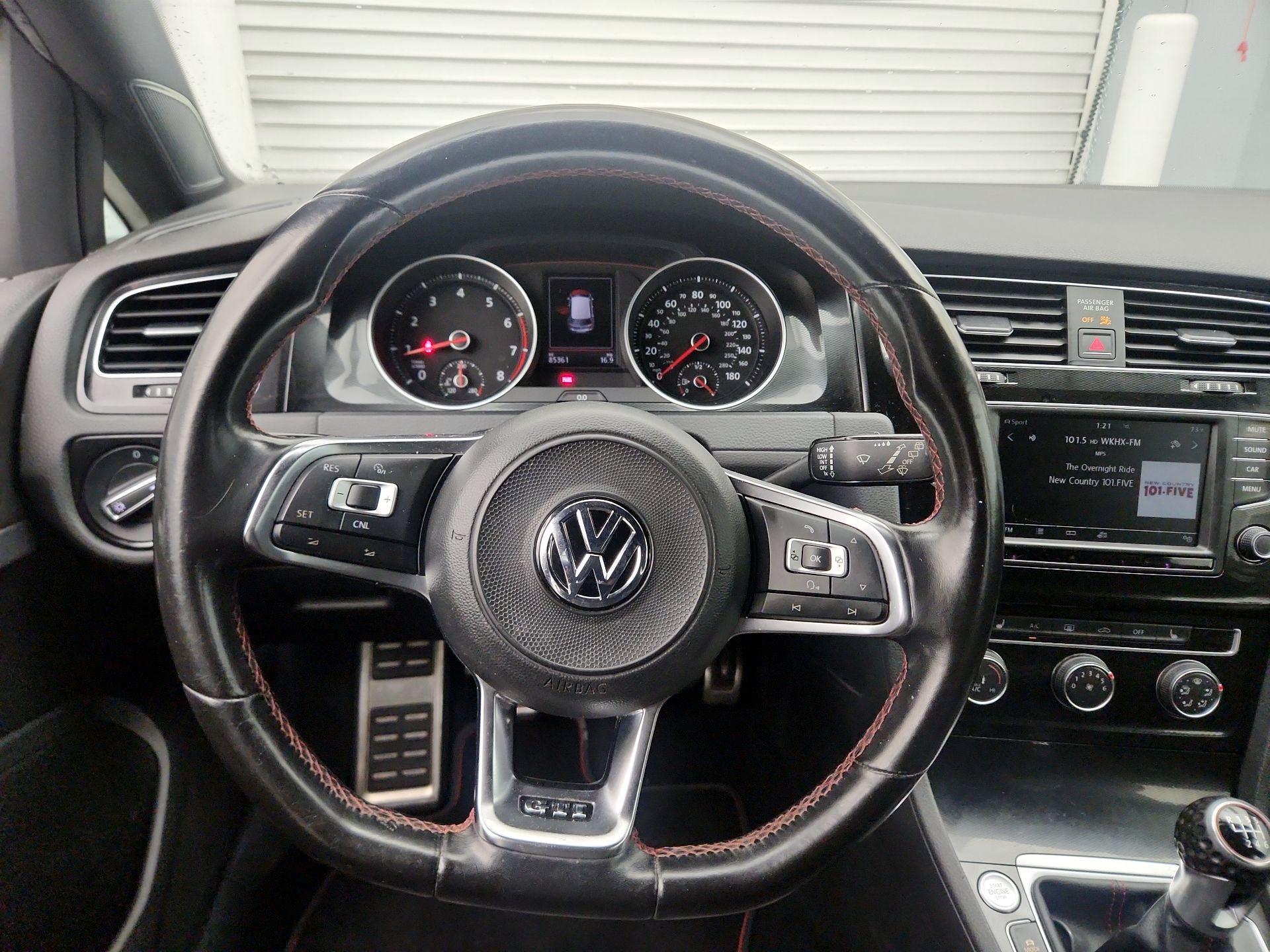 Thumbnail: 2017 Volkswagen Golf - 10