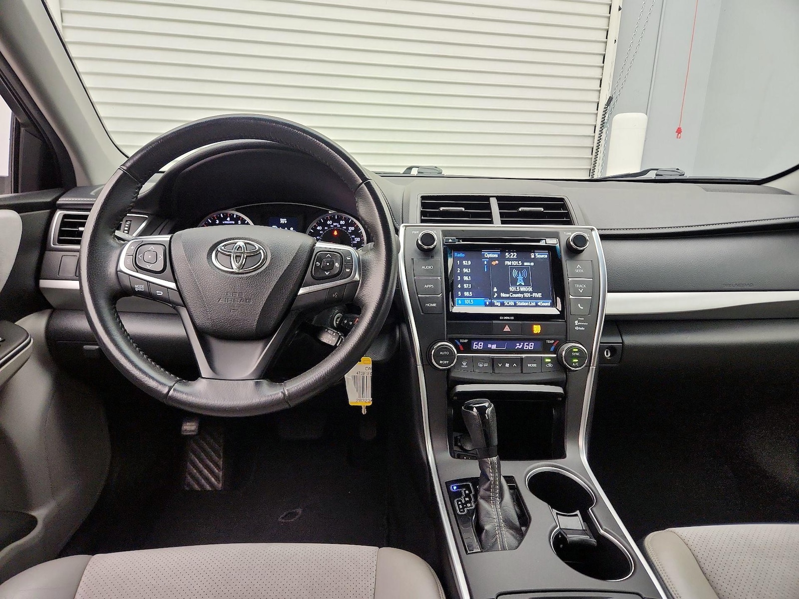 2016 Toyota Camry XSE - Photo 10