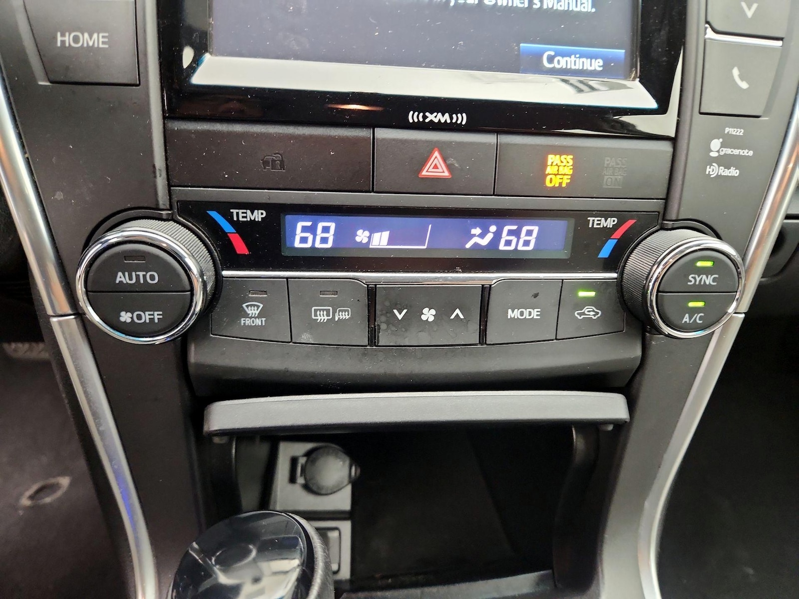 2016 Toyota Camry XSE - Photo 16