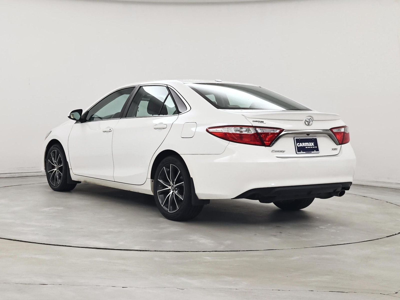 2016 Toyota Camry XSE - Photo 3