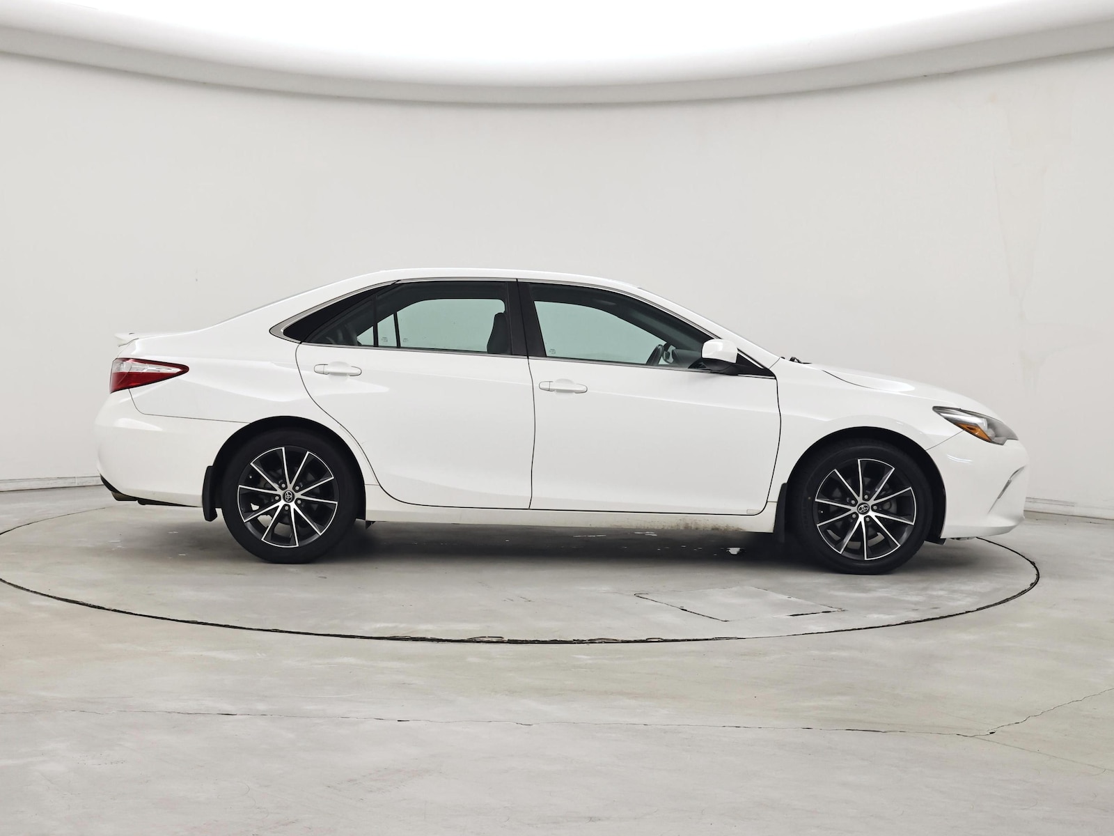 2016 Toyota Camry XSE - Photo 8