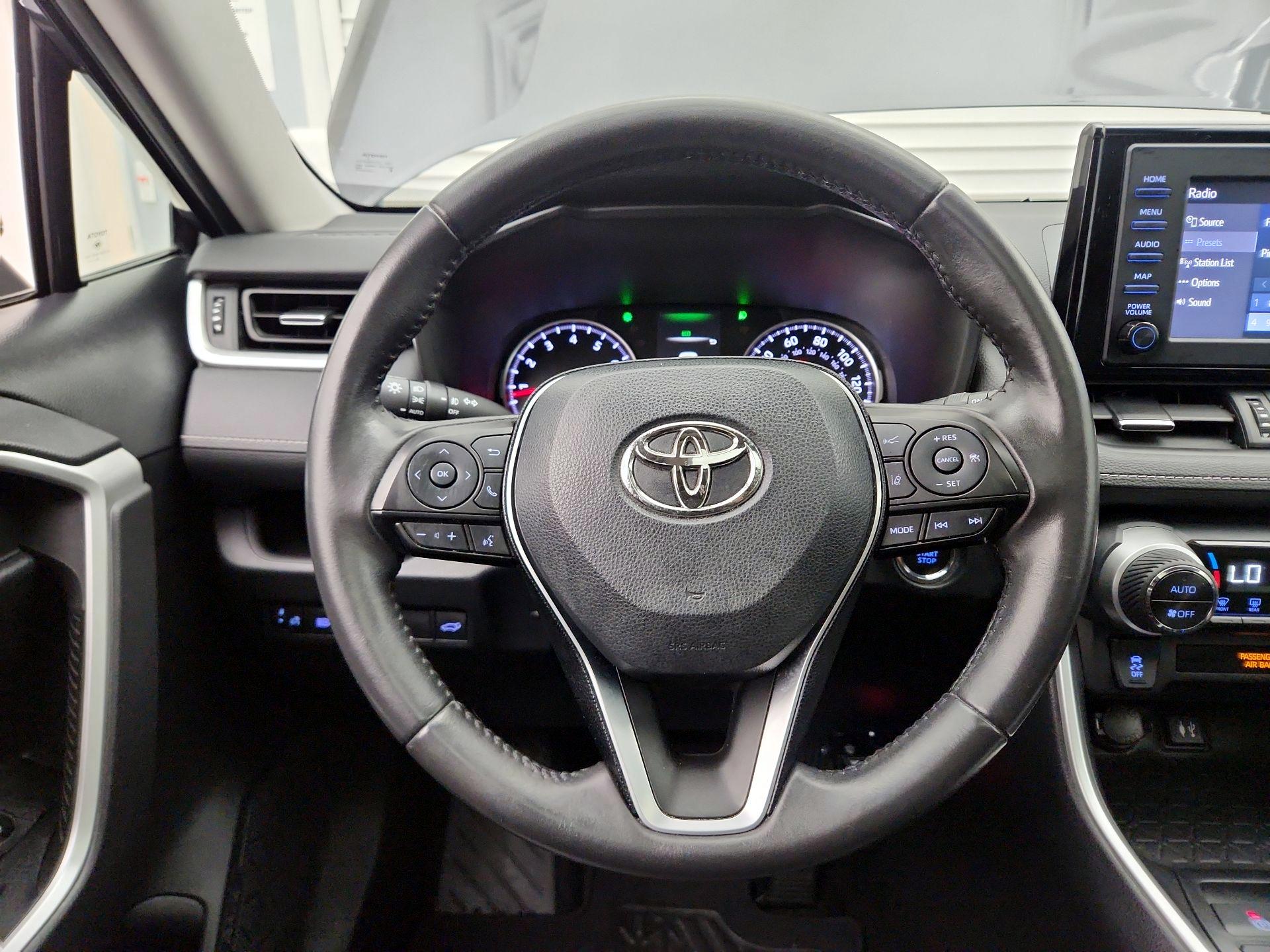 Thumbnail: 2019 Toyota RAV4 - 10