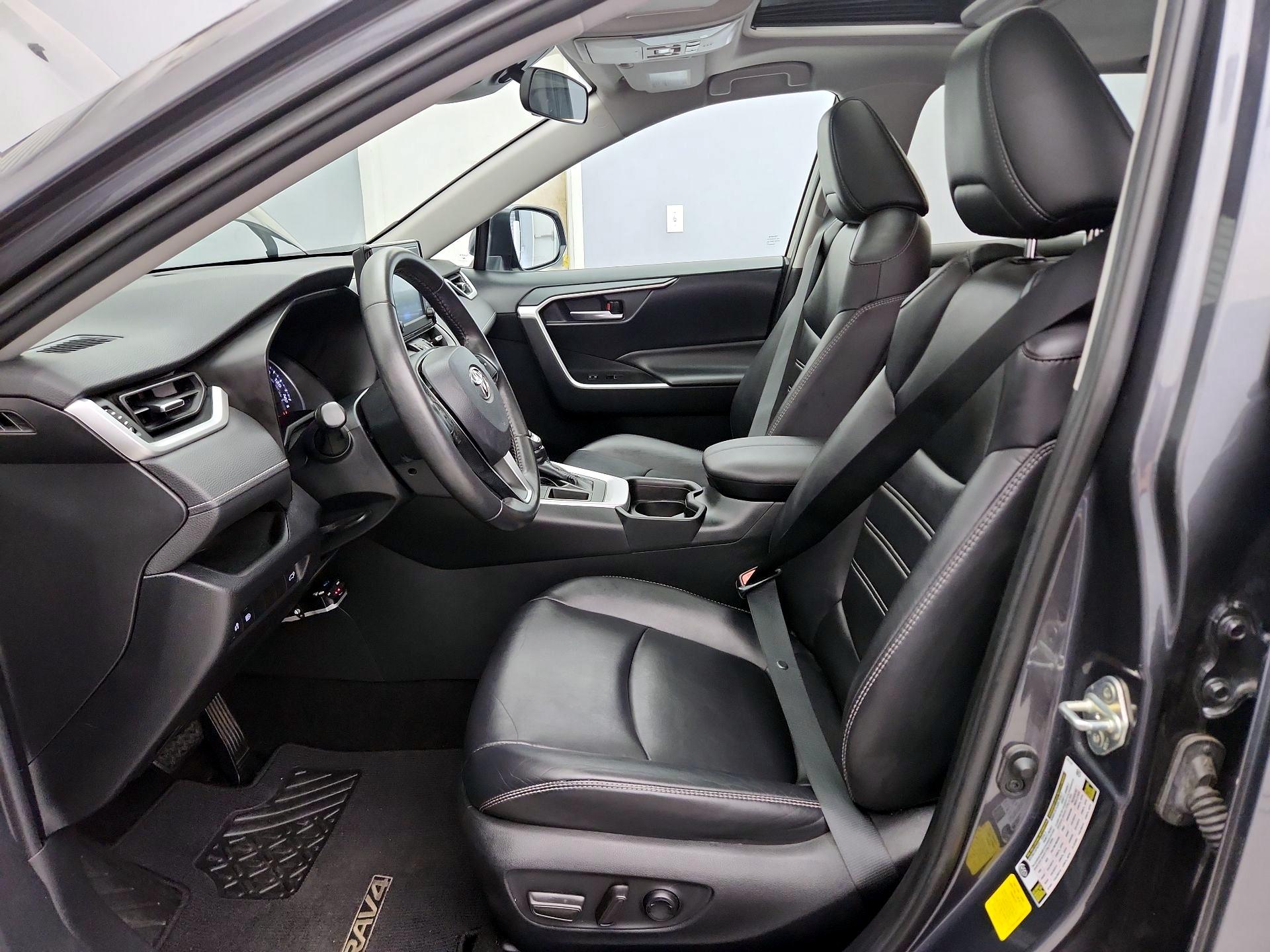 Thumbnail: 2019 Toyota RAV4 - 11