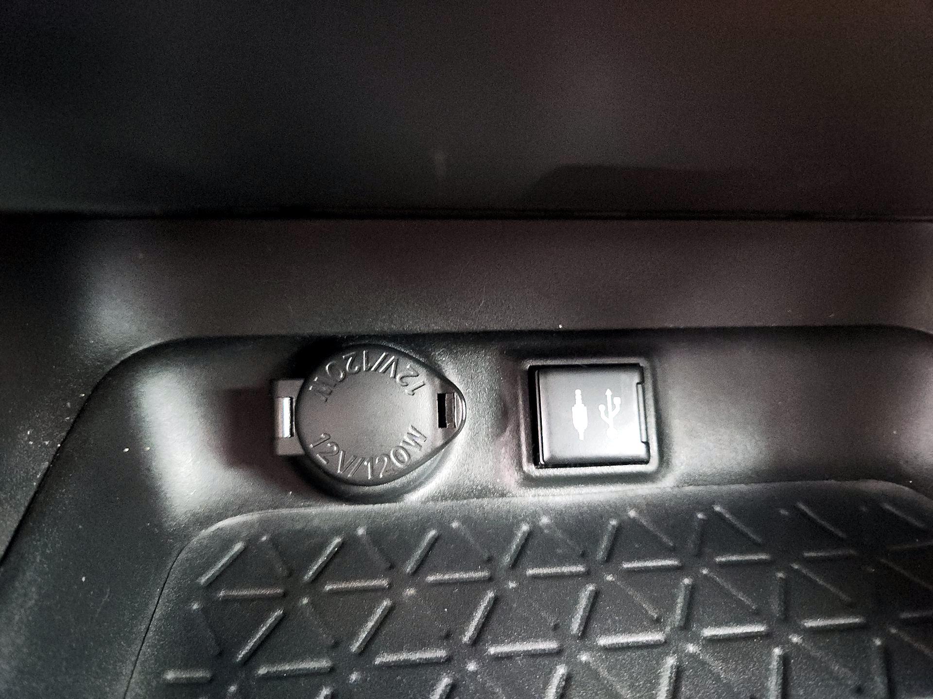 Thumbnail: 2019 Toyota RAV4 - 18