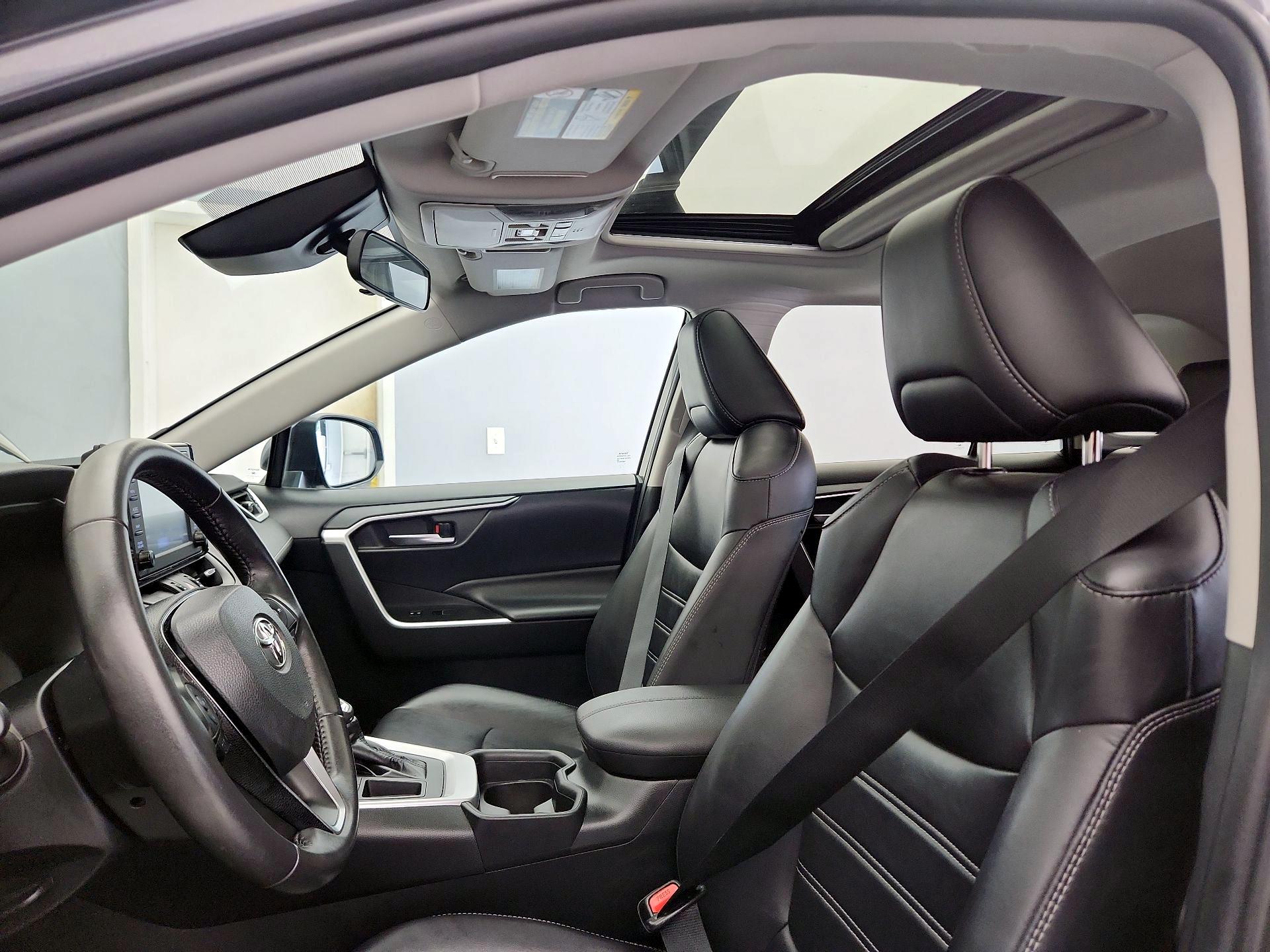 Thumbnail: 2019 Toyota RAV4 - 19