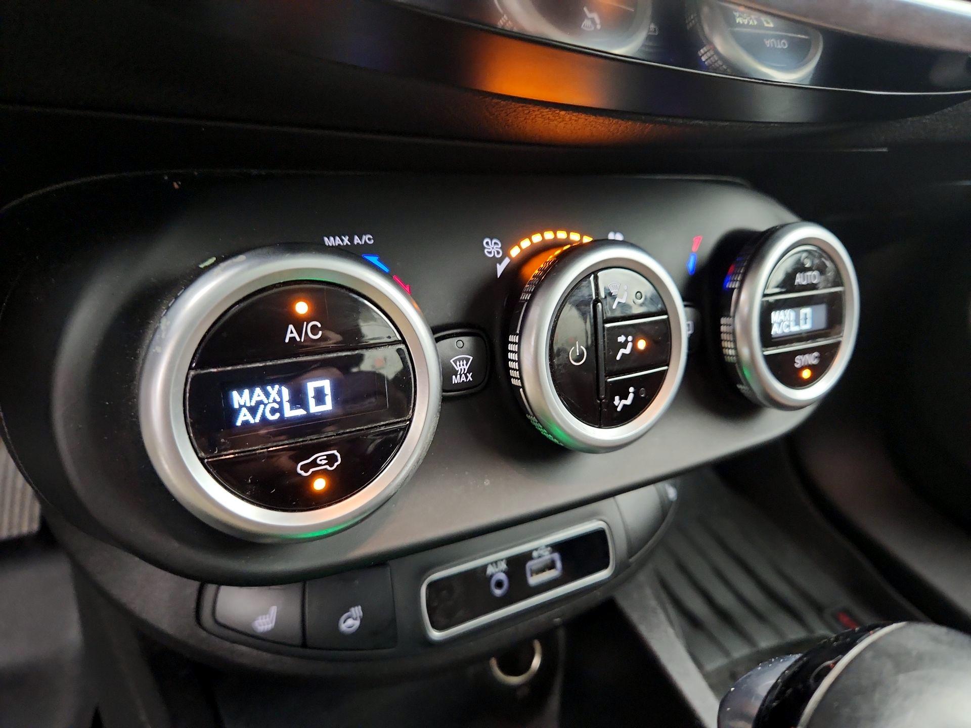 Thumbnail: 2016 Fiat 500X - 16