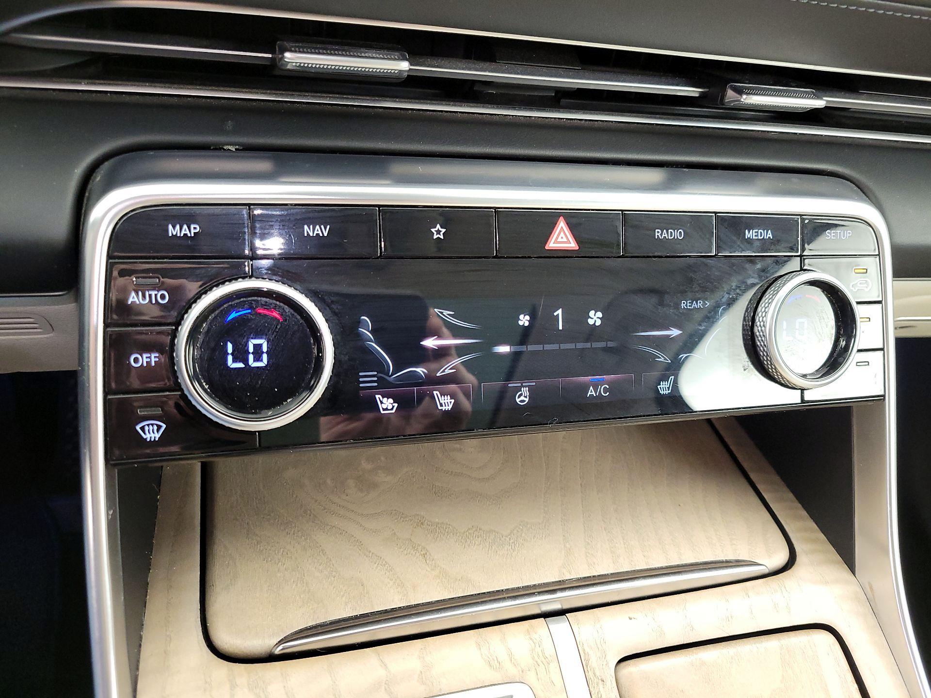 Thumbnail: 2021 Genesis GV80 - 17