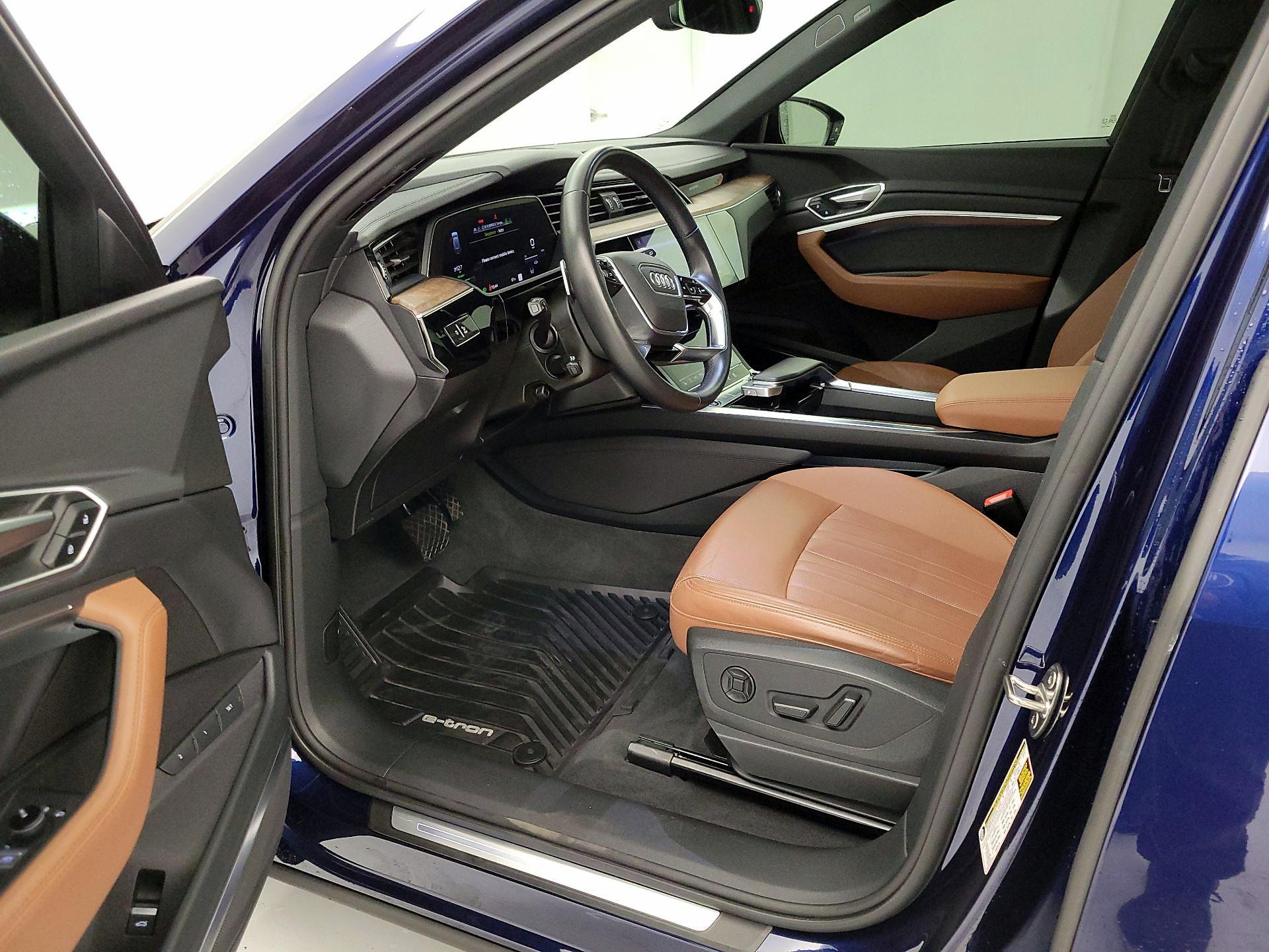 Thumbnail: 2022 Audi e-tron - 11