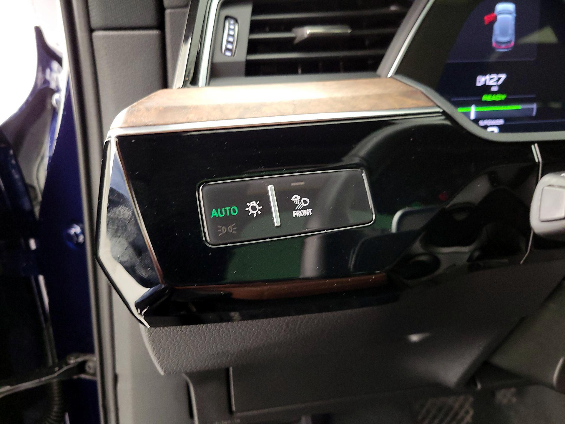 Thumbnail: 2022 Audi e-tron - 13