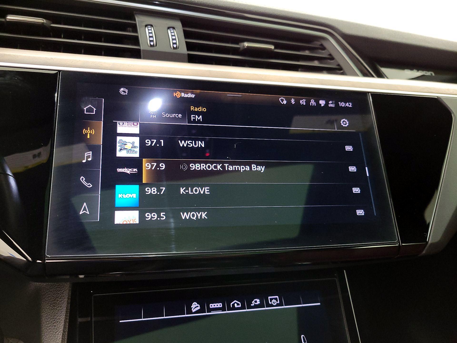 Thumbnail: 2022 Audi e-tron - 16