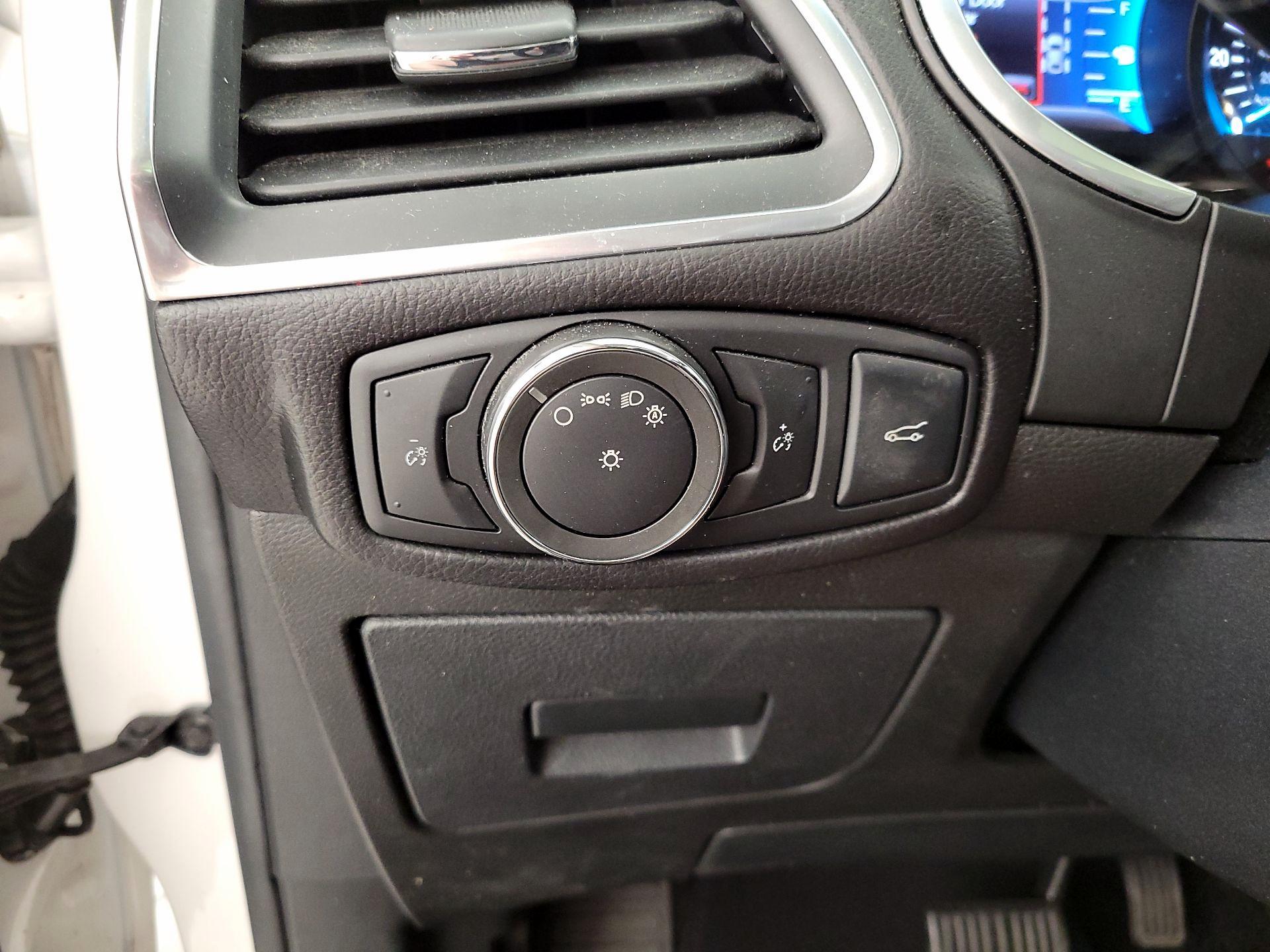 Thumbnail: 2015 Ford Edge - 13