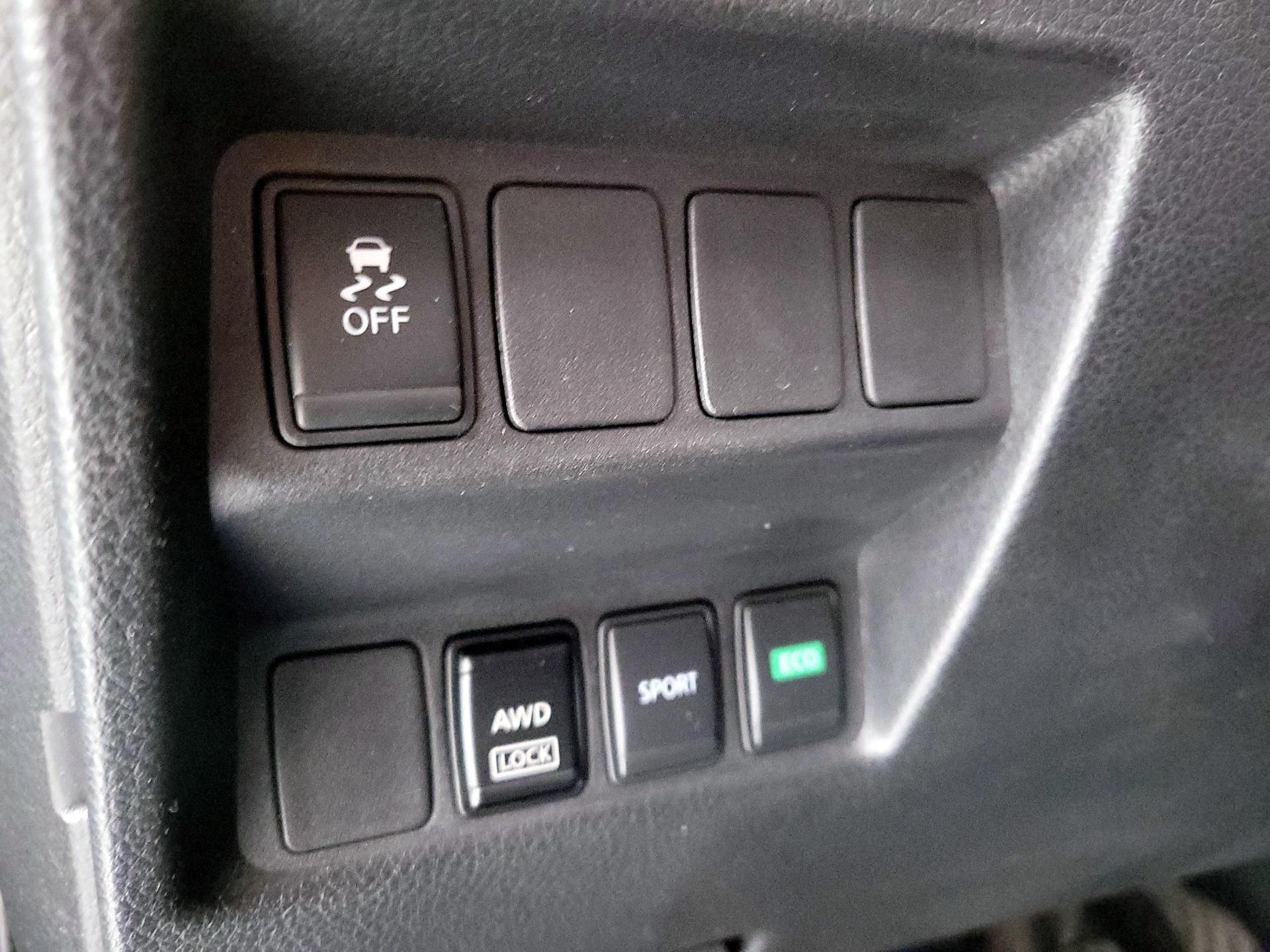 Thumbnail: 2017 Nissan Rogue - 13