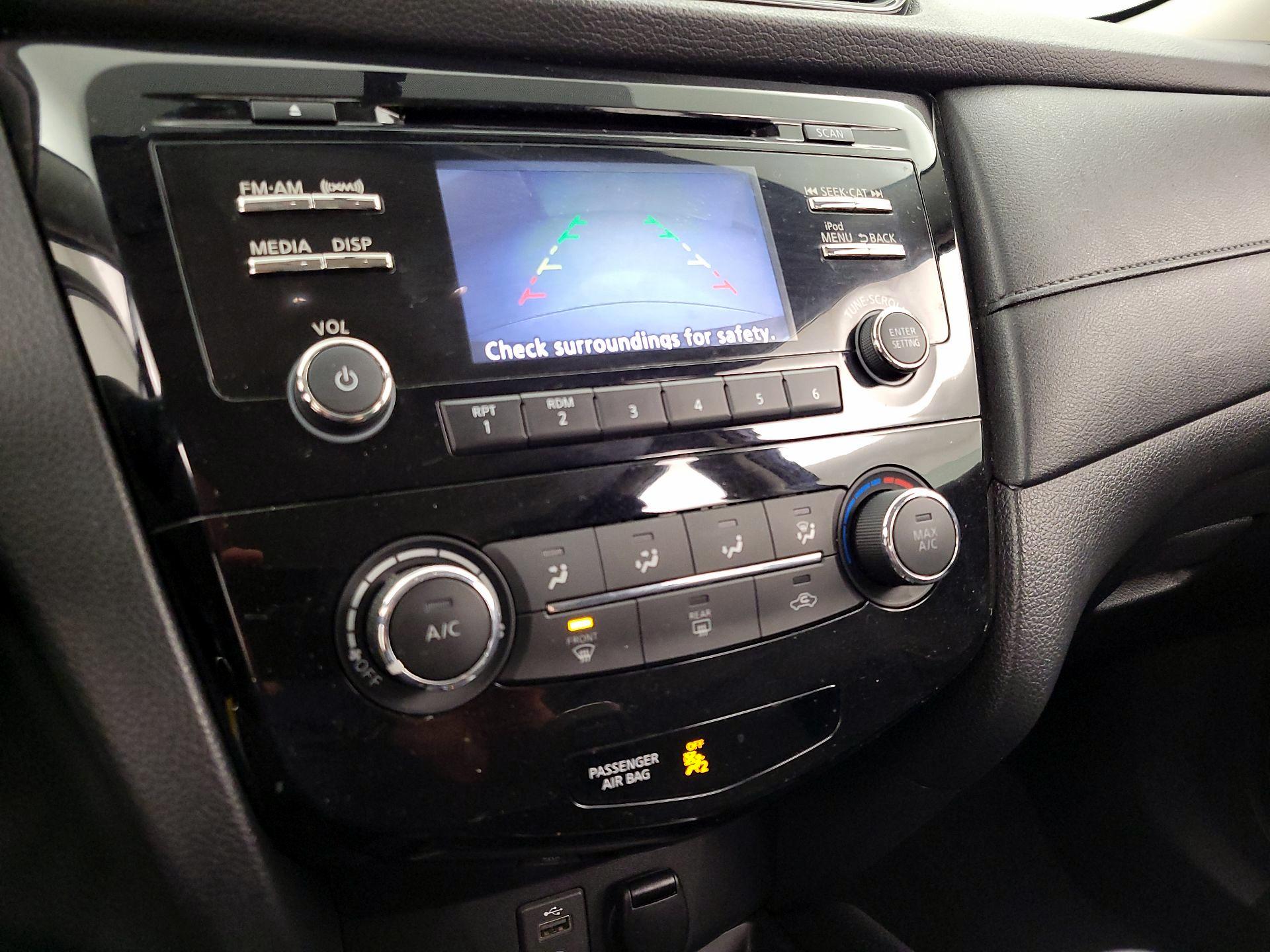 Thumbnail: 2017 Nissan Rogue - 14