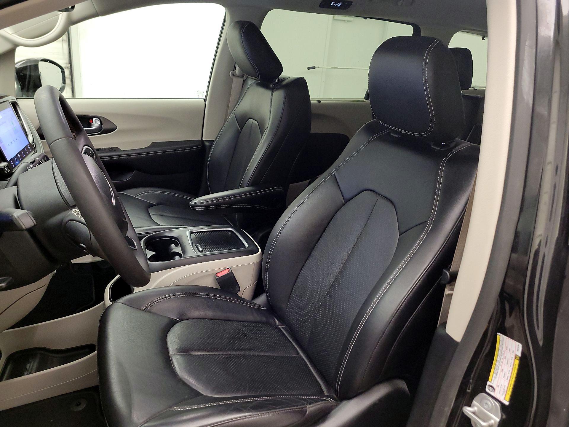 Thumbnail: 2022 Chrysler Pacifica - 11