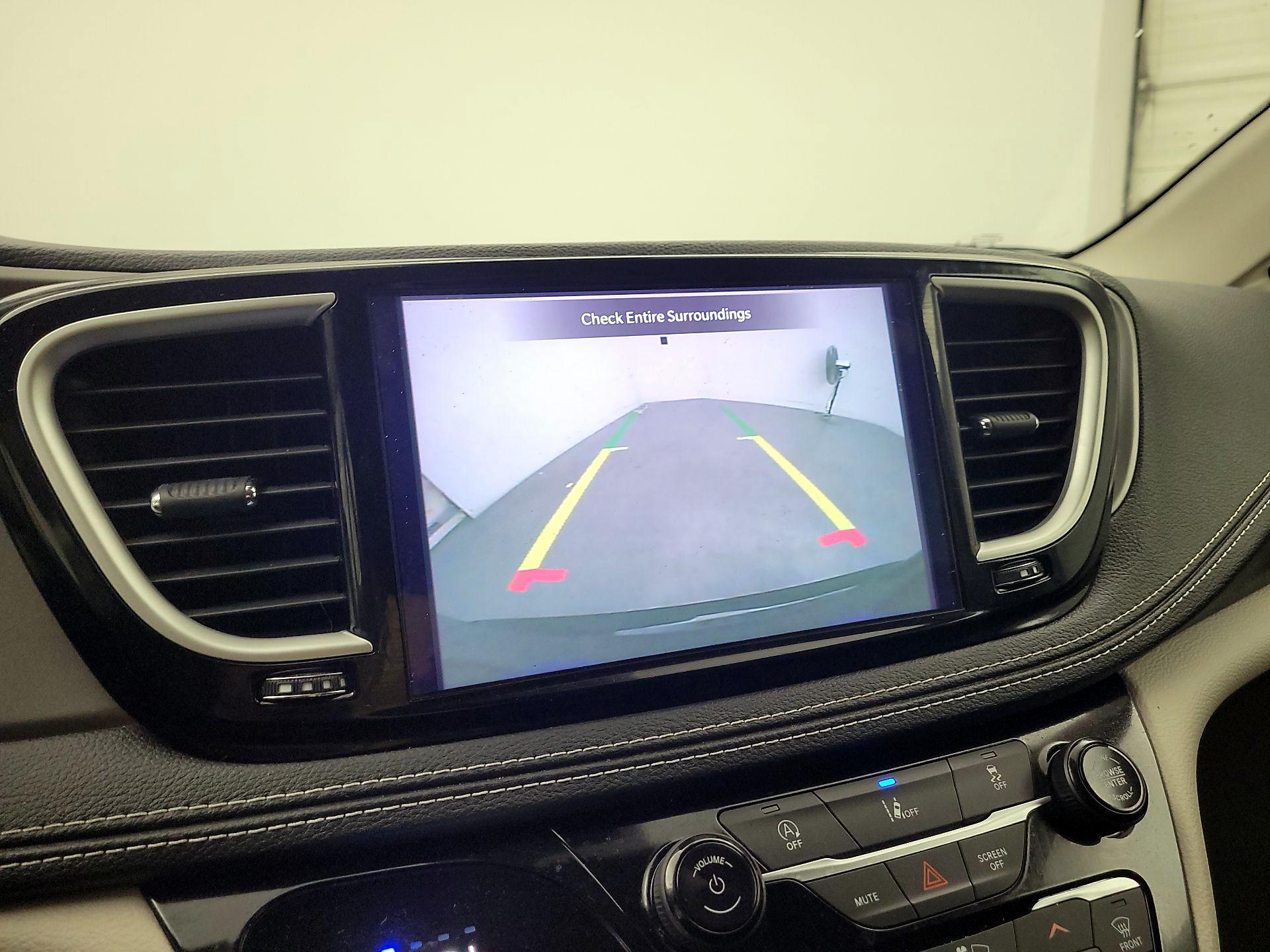 Thumbnail: 2022 Chrysler Pacifica - 14