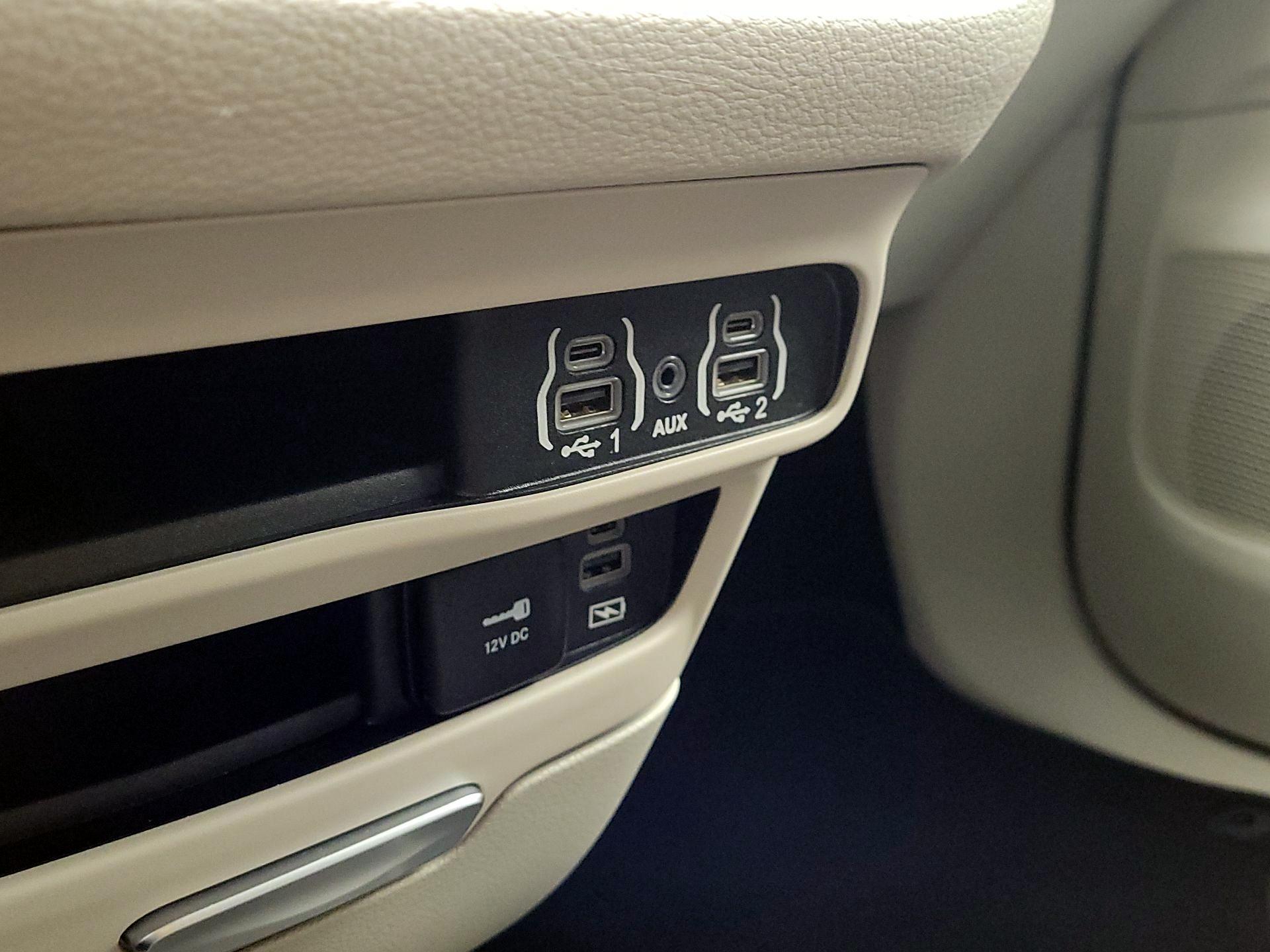 Thumbnail: 2022 Chrysler Pacifica - 18