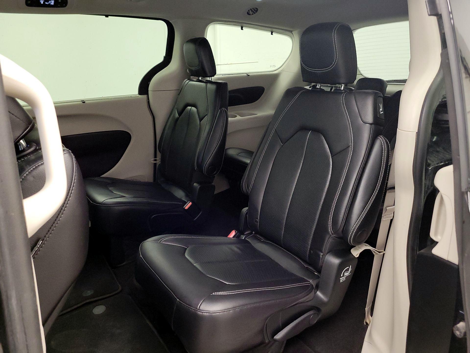 Thumbnail: 2022 Chrysler Pacifica - 19