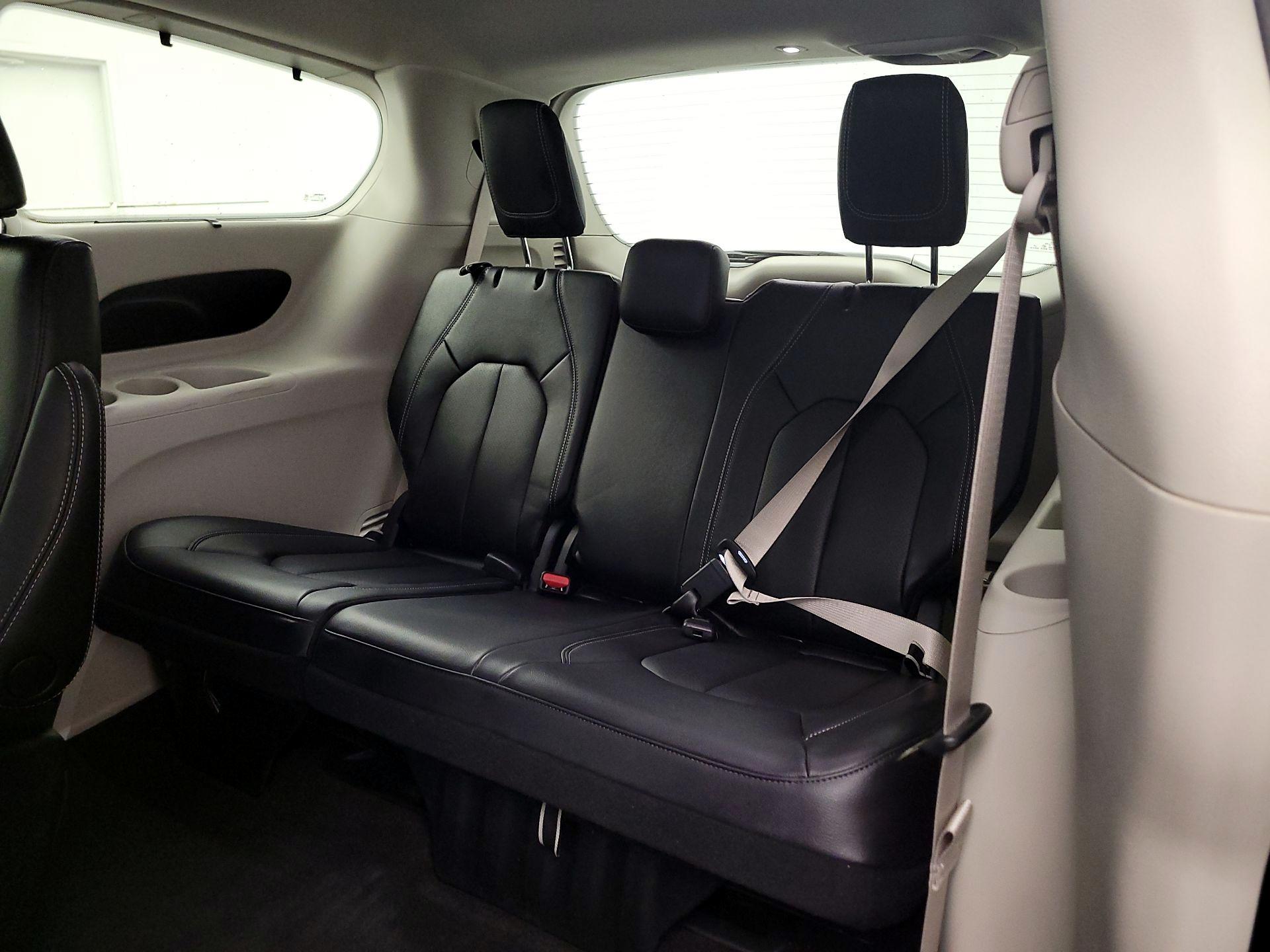 Thumbnail: 2022 Chrysler Pacifica - 20