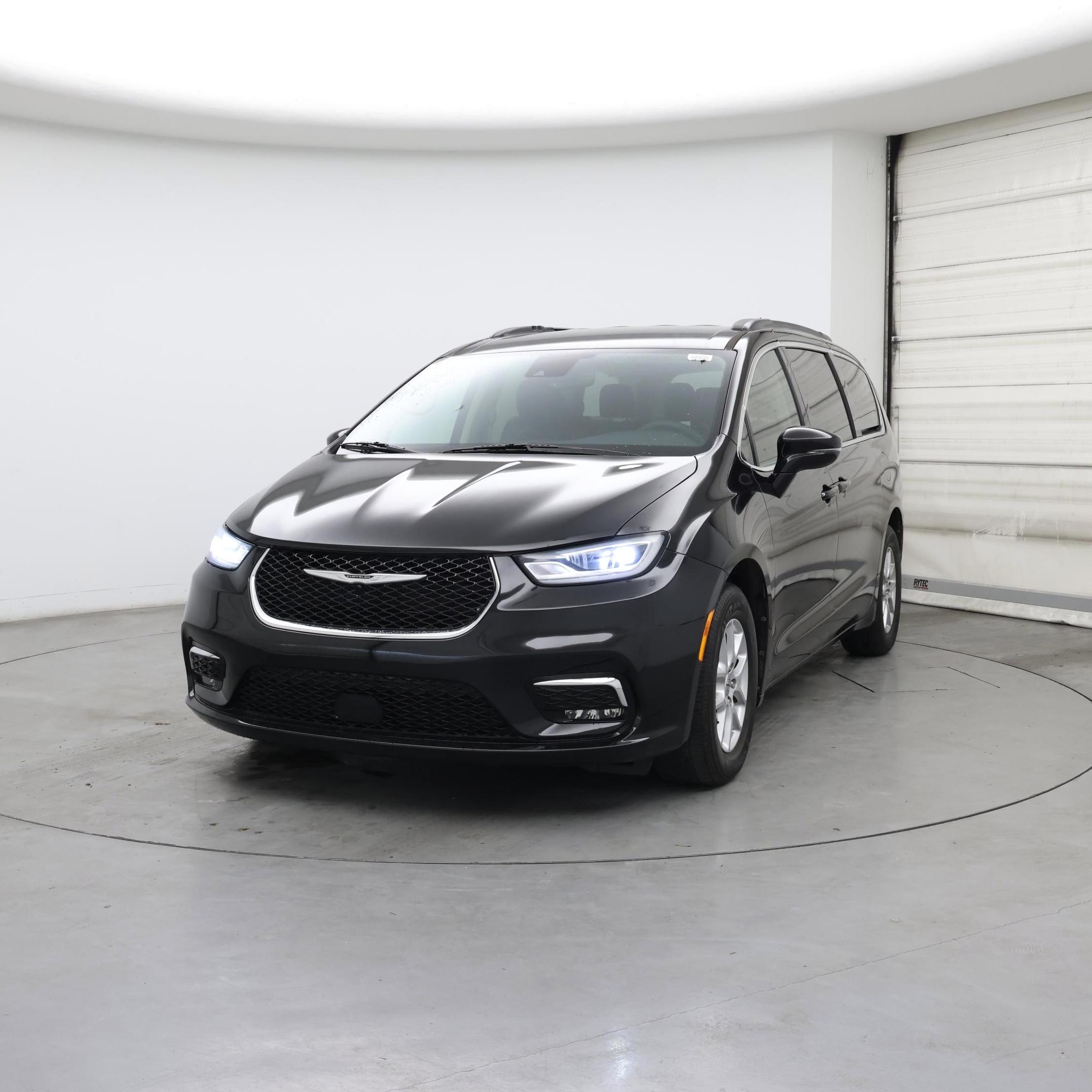 Thumbnail: 2022 Chrysler Pacifica - 4