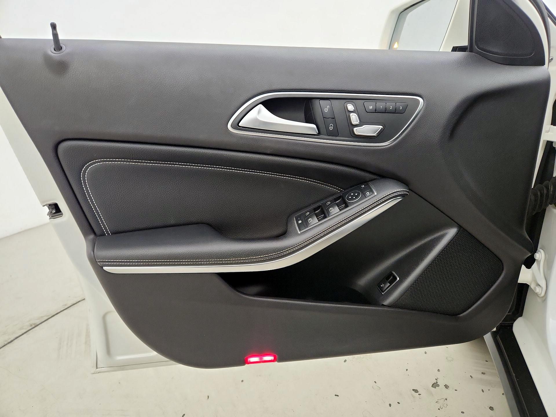 Thumbnail: 2018 Mercedes-Benz GLA - 12