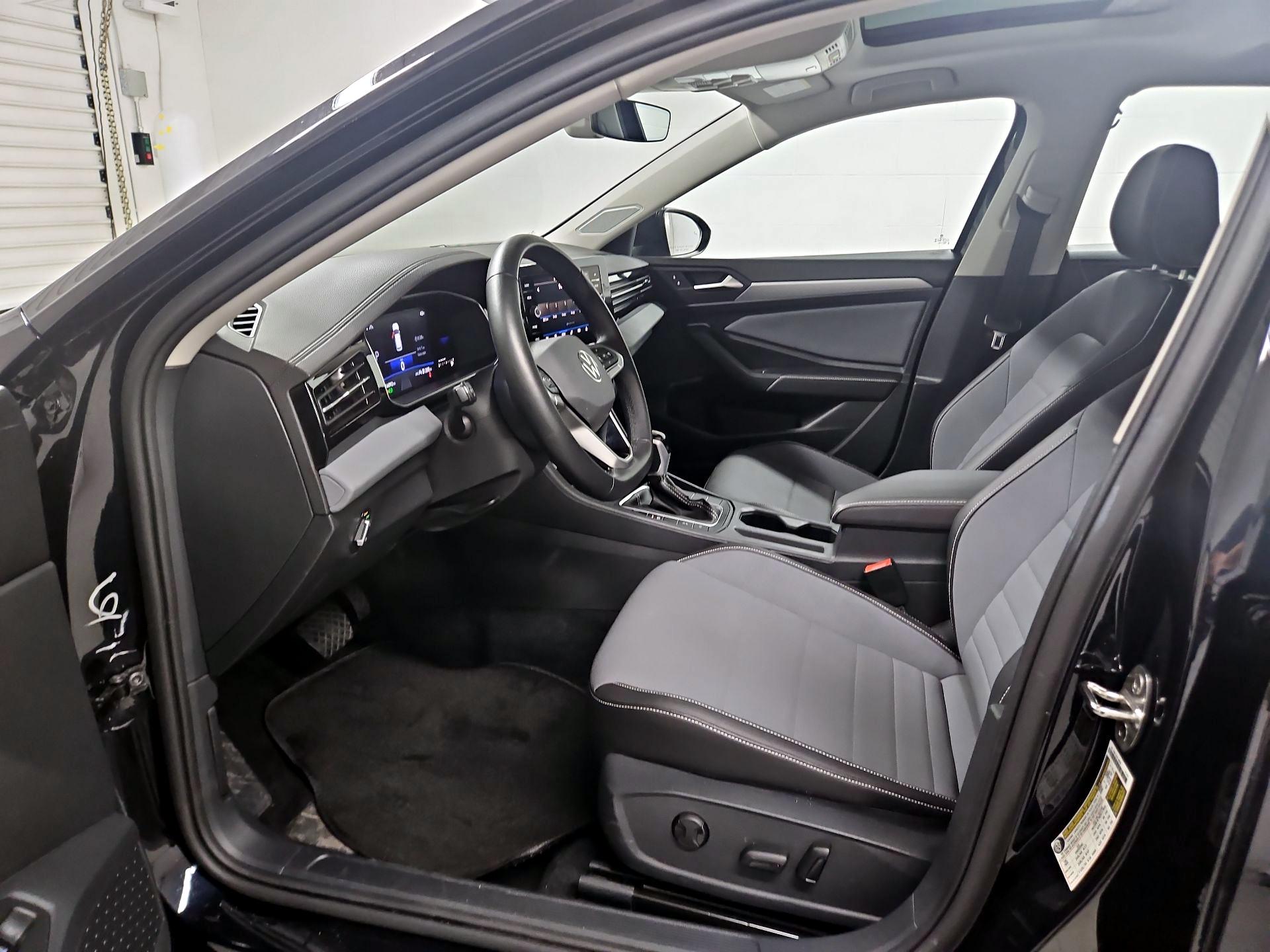 Thumbnail: 2025 Volkswagen Jetta - 11