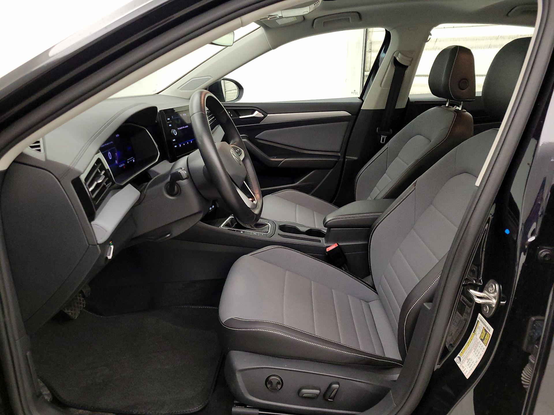 Thumbnail: 2025 Volkswagen Jetta - 11