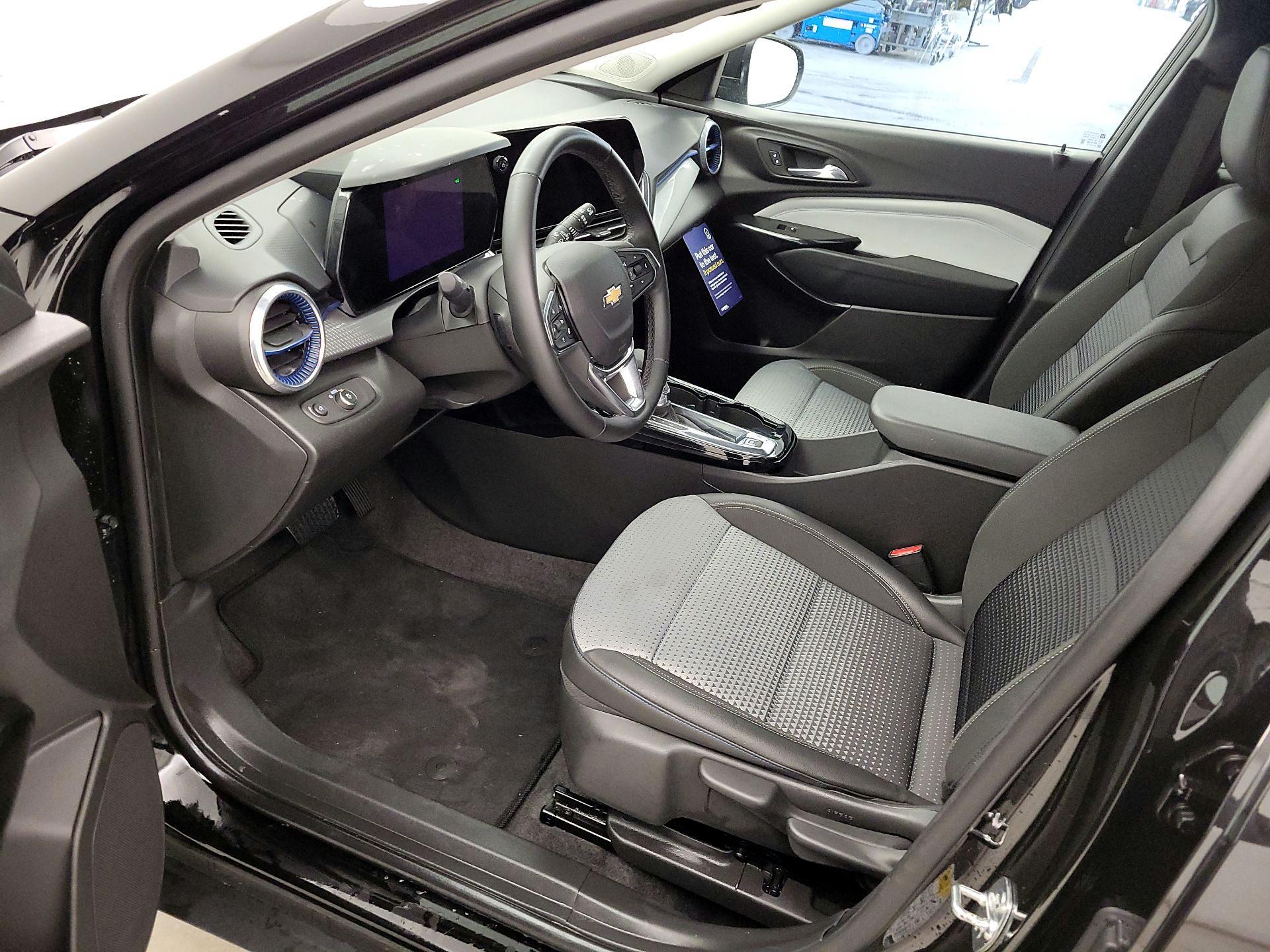 Thumbnail: 2025 Chevrolet Trax - 11