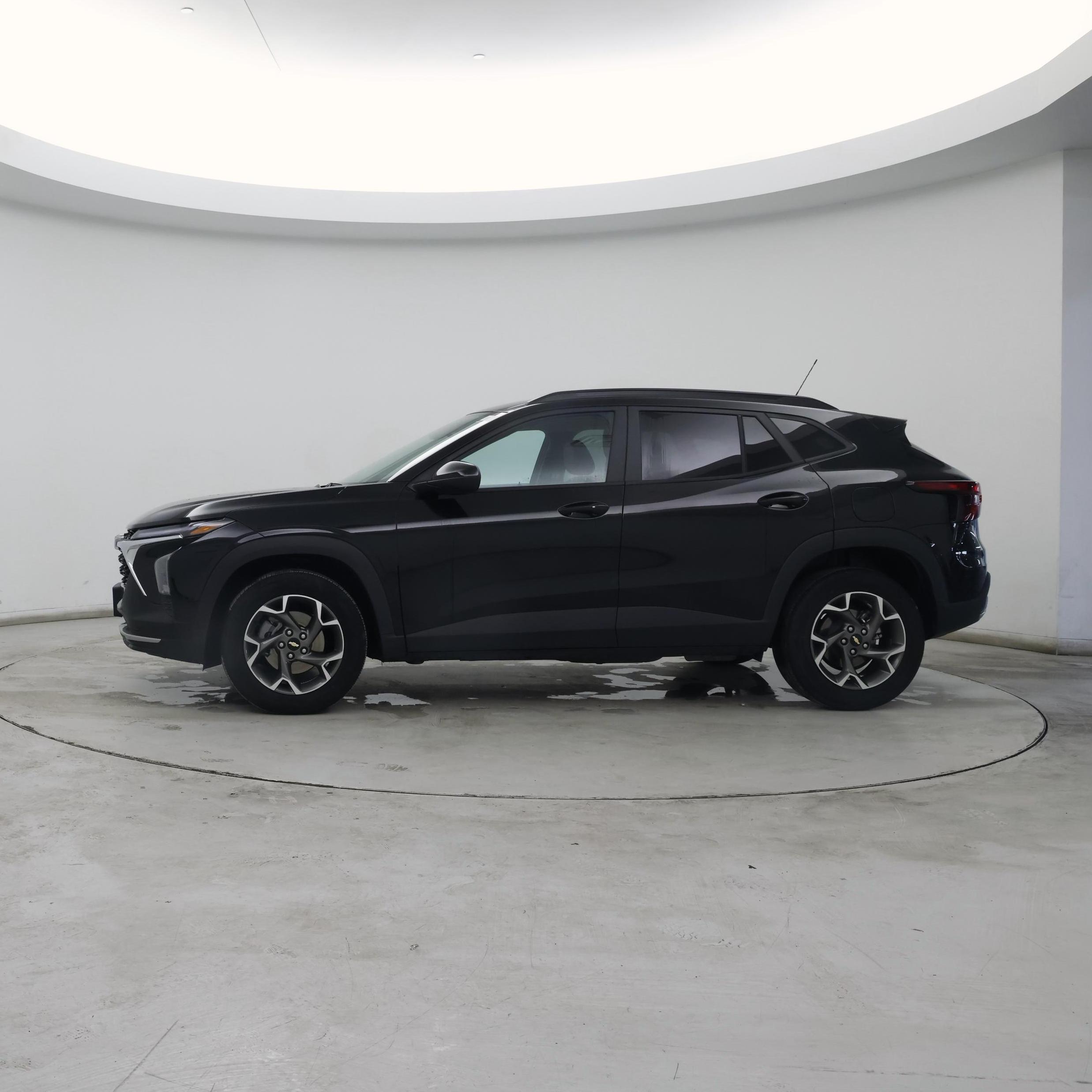 Thumbnail: 2025 Chevrolet Trax - 3