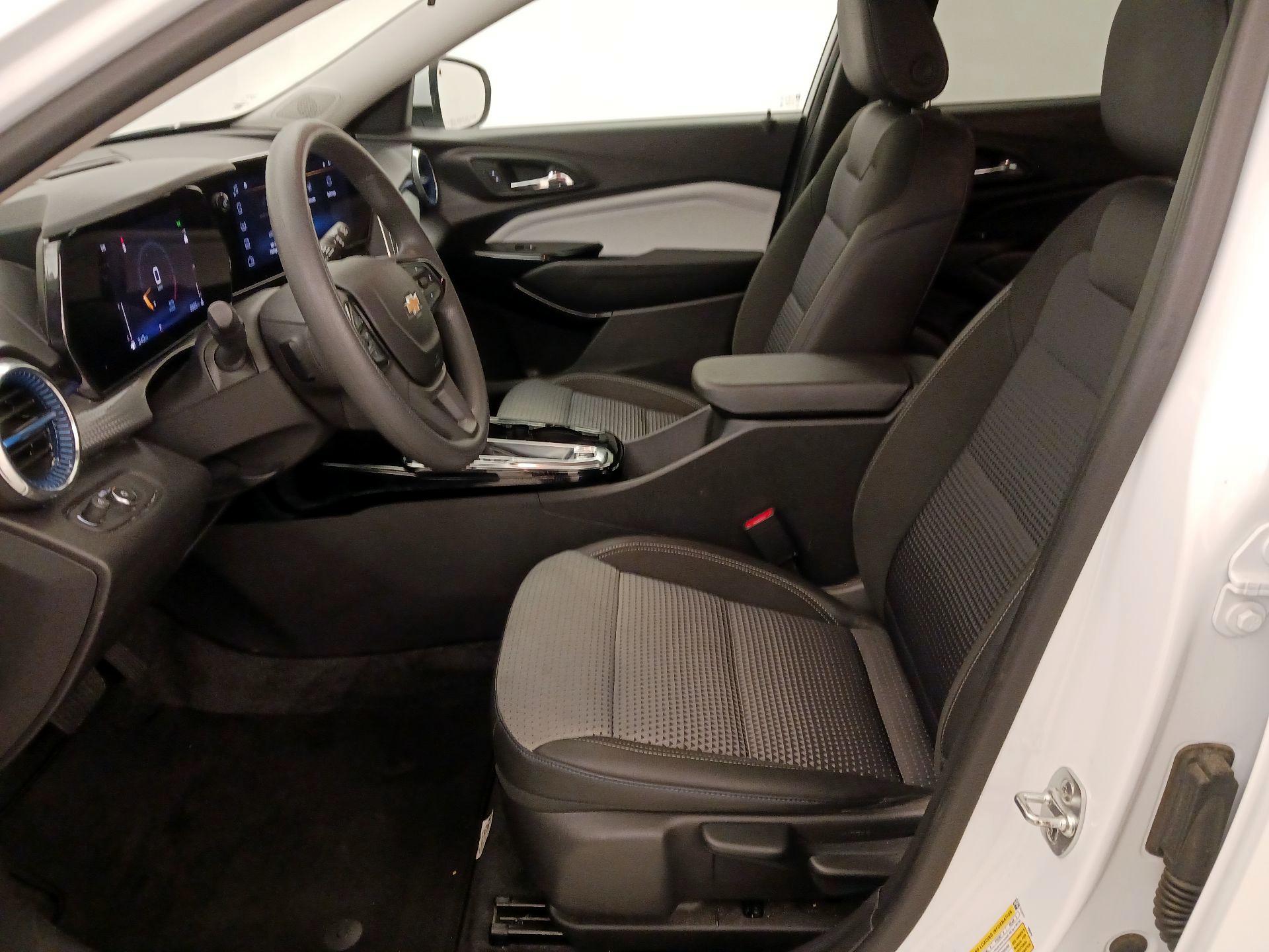 Thumbnail: 2025 Chevrolet Trax - 11