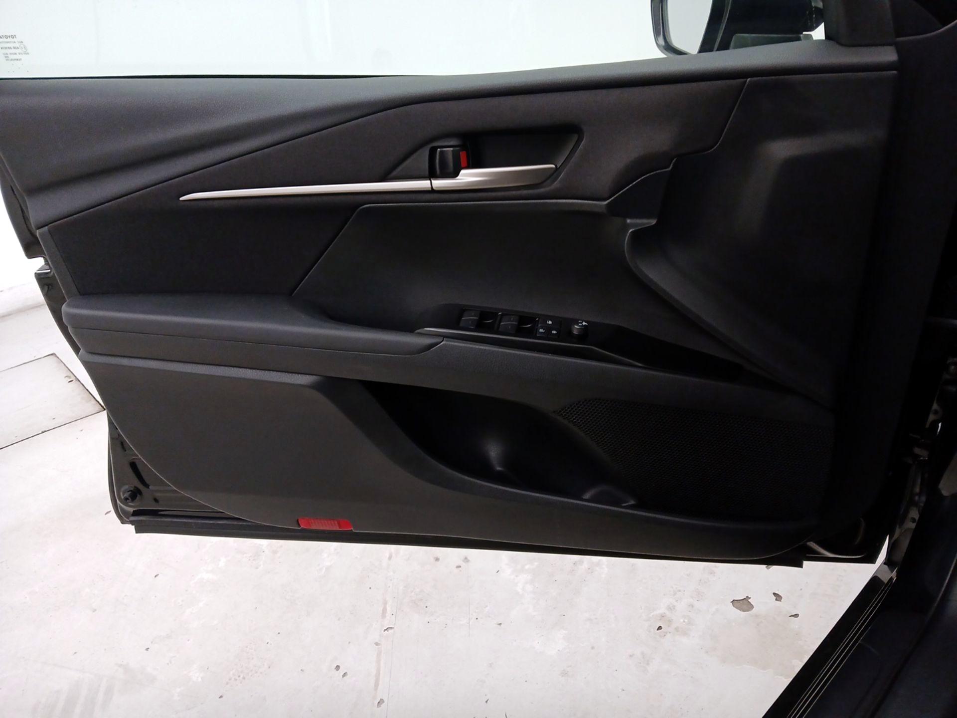 Thumbnail: 2025 Toyota Camry - 12