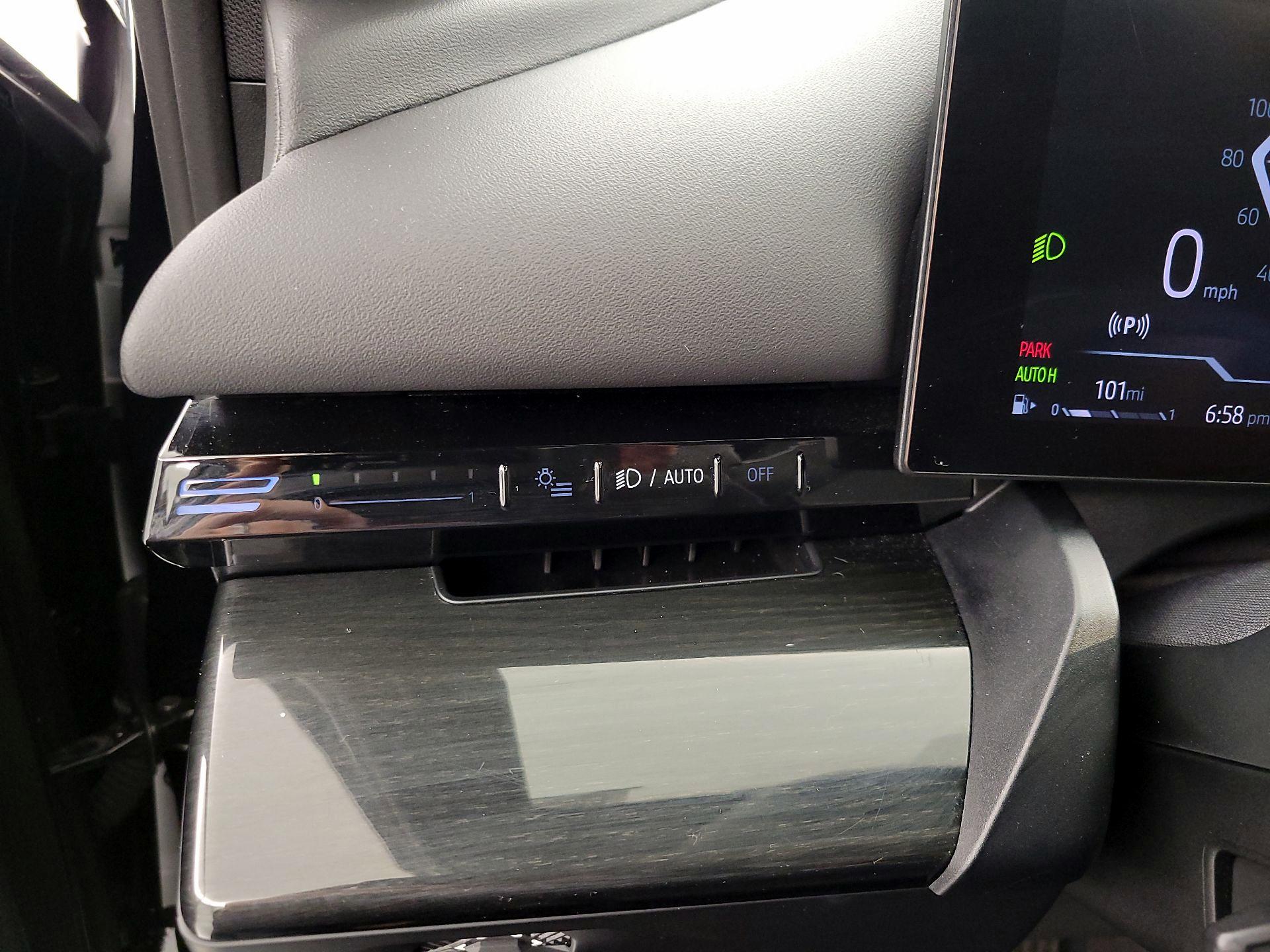 Thumbnail: 2025 BMW 5 Series - 13