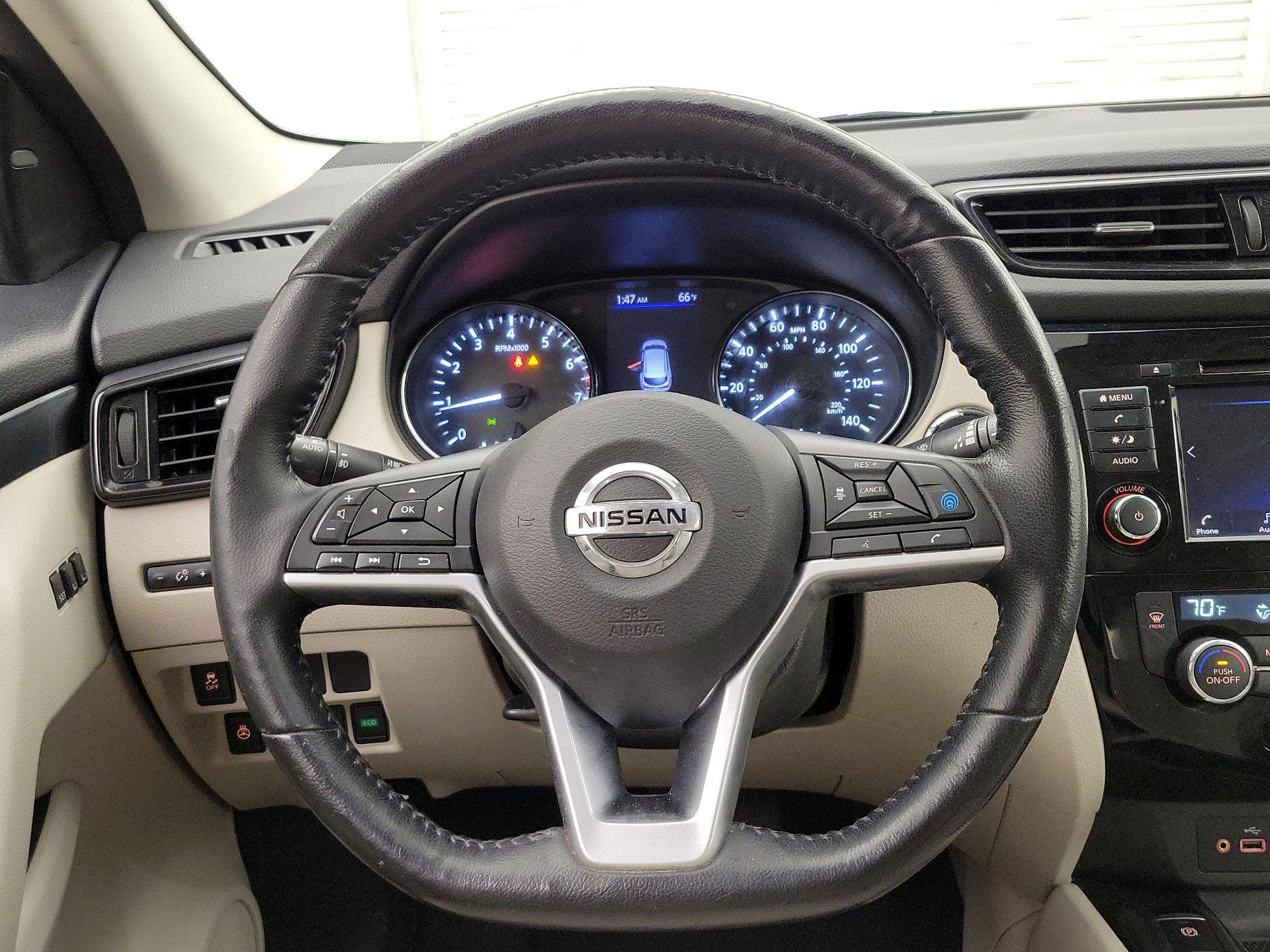 Thumbnail: 2021 Nissan Rogue Sport - 10