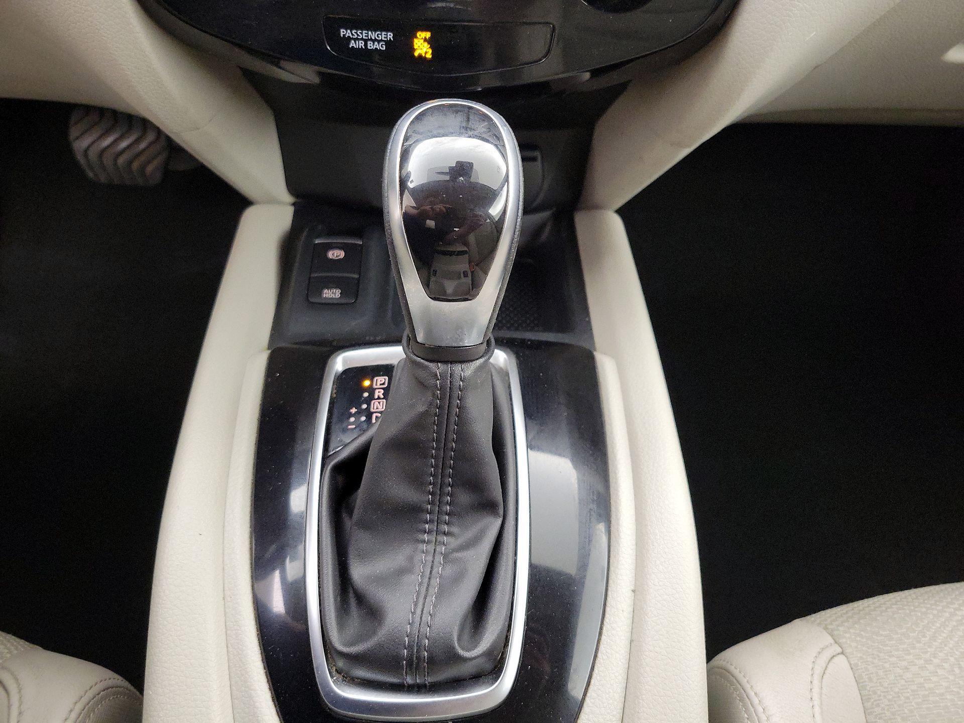 Thumbnail: 2021 Nissan Rogue Sport - 17