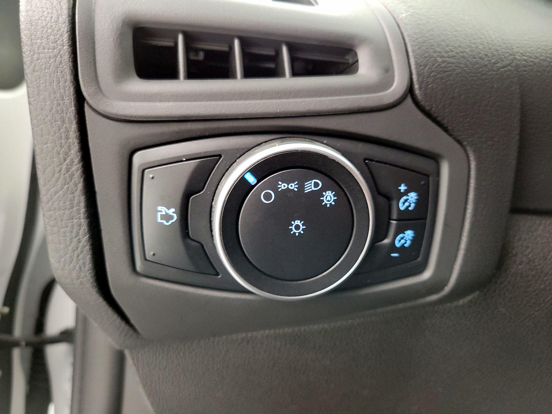 Thumbnail: 2016 Ford Focus - 13