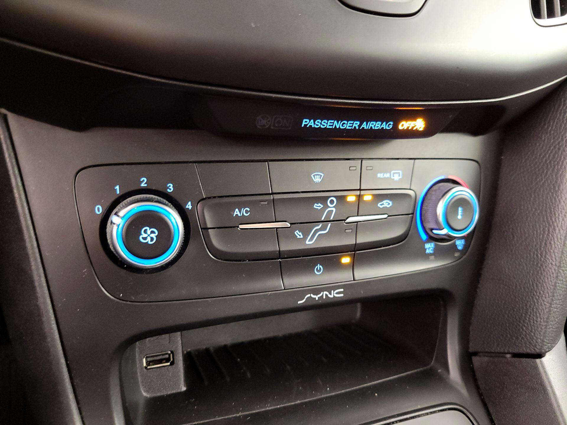 Thumbnail: 2016 Ford Focus - 16