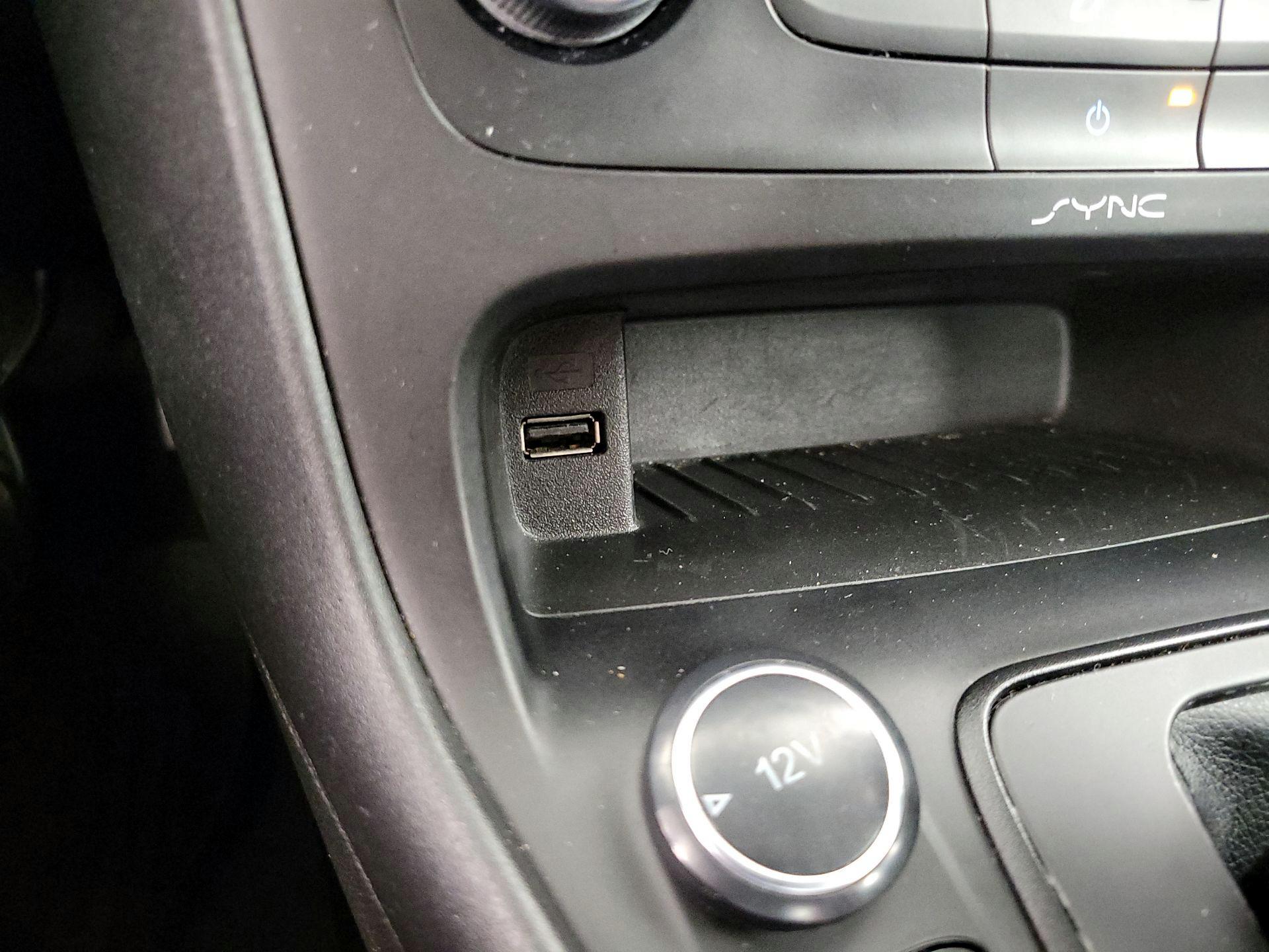 Thumbnail: 2016 Ford Focus - 18