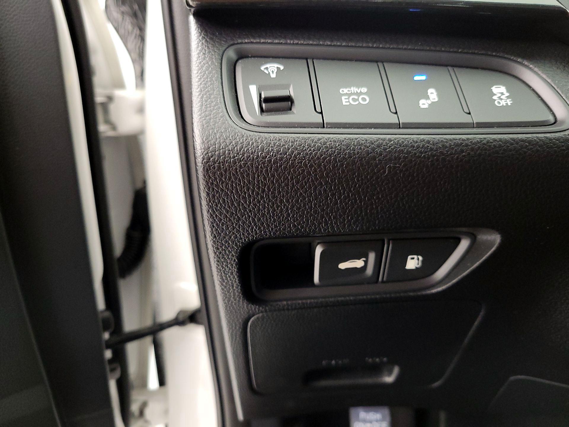 Thumbnail: 2015 Hyundai Azera - 13