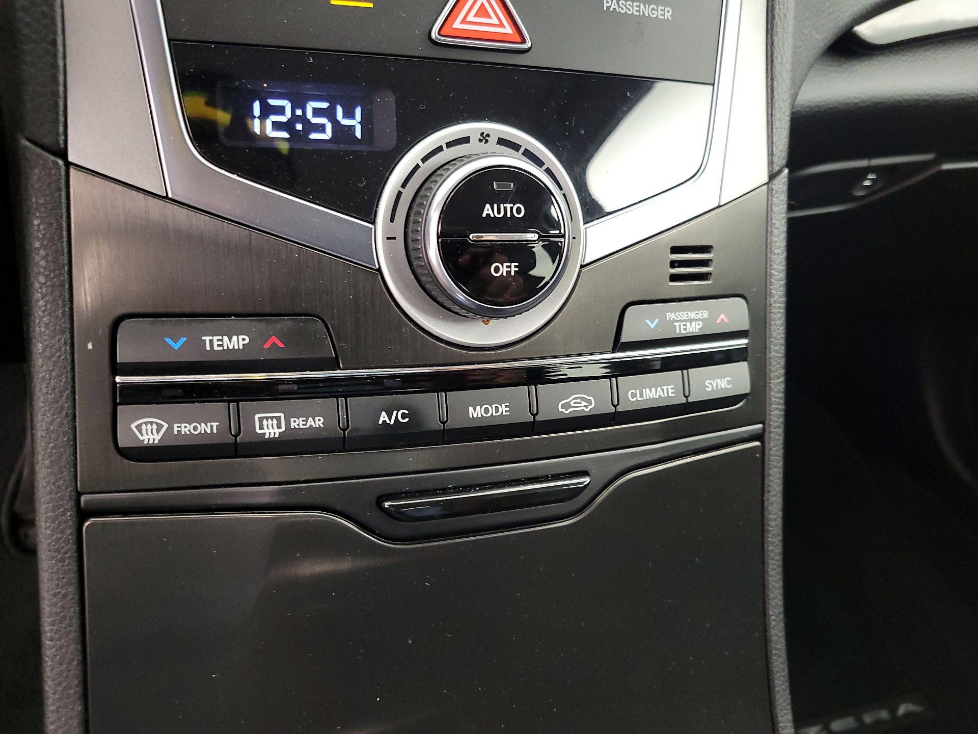 Thumbnail: 2015 Hyundai Azera - 17