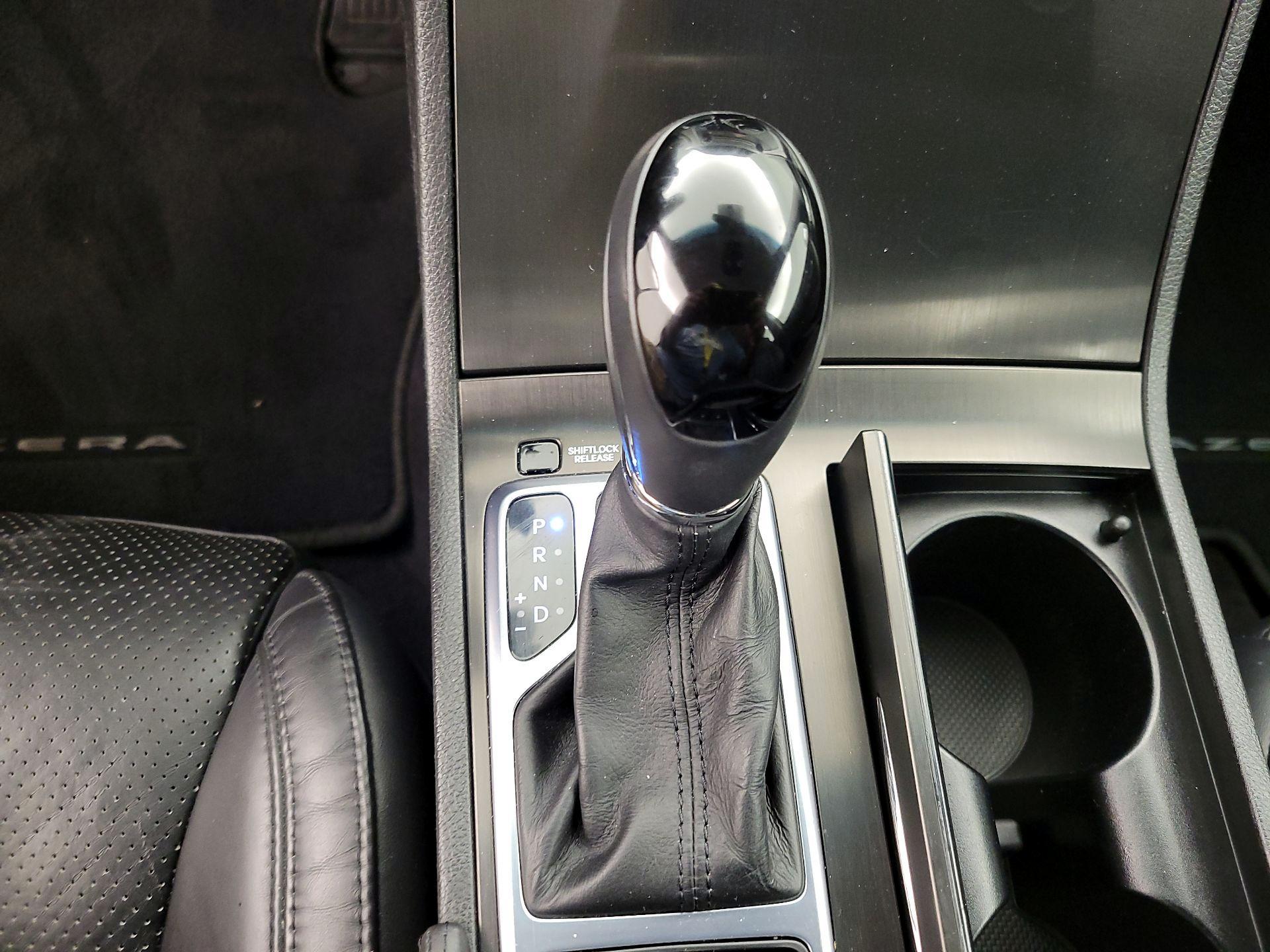 Thumbnail: 2015 Hyundai Azera - 18