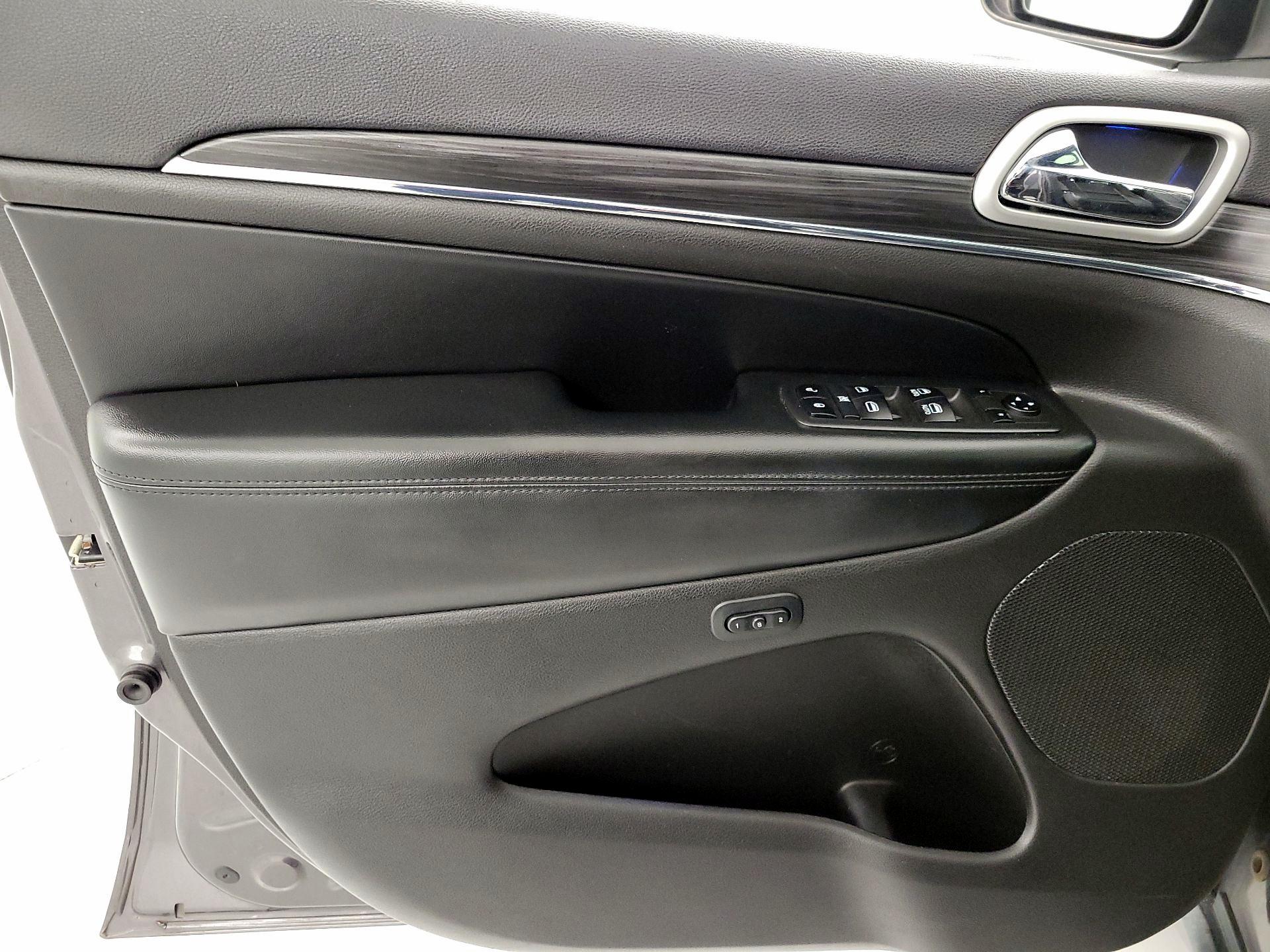 Thumbnail: 2019 Jeep Grand Cherokee - 12