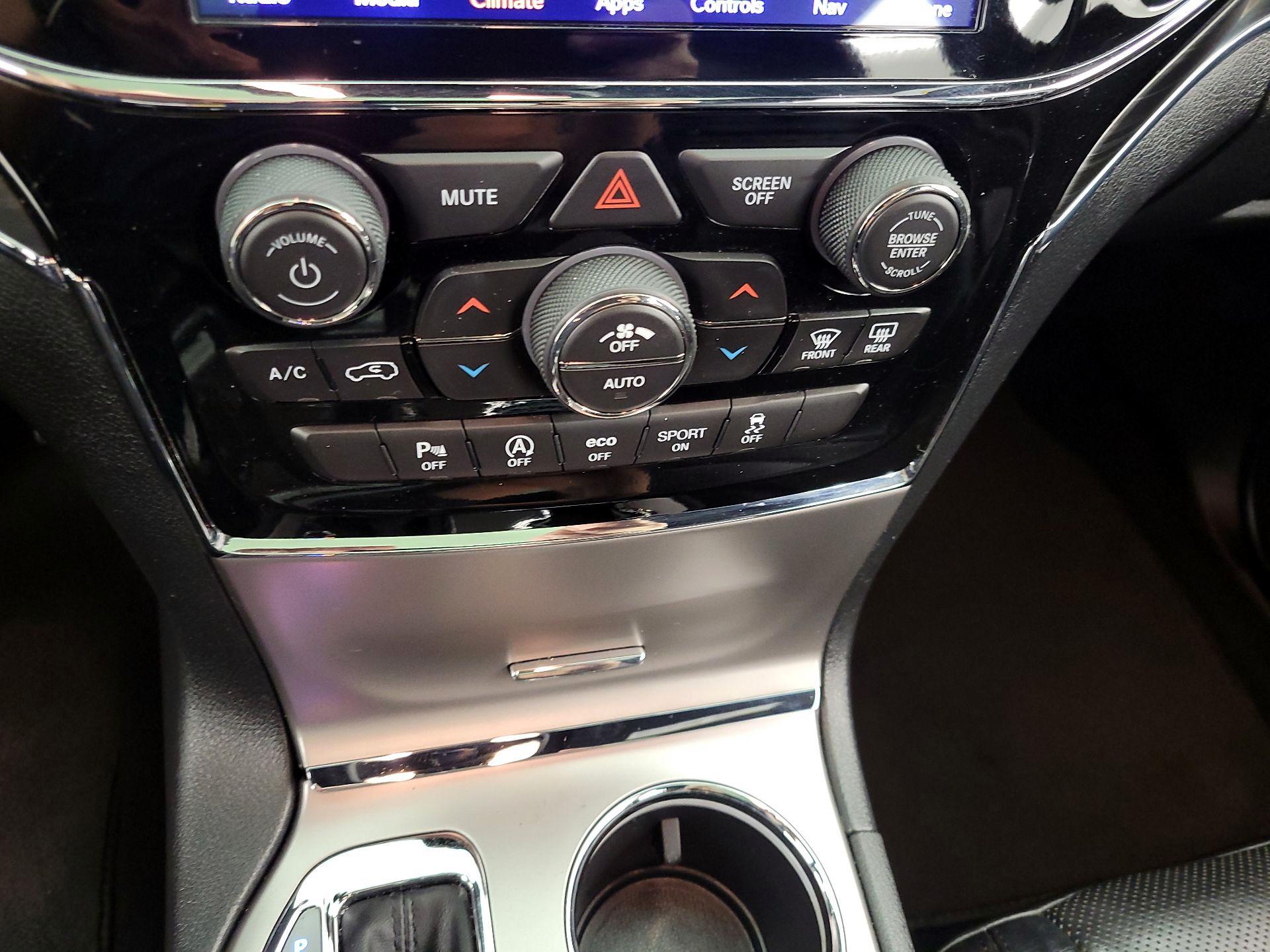 Thumbnail: 2019 Jeep Grand Cherokee - 17