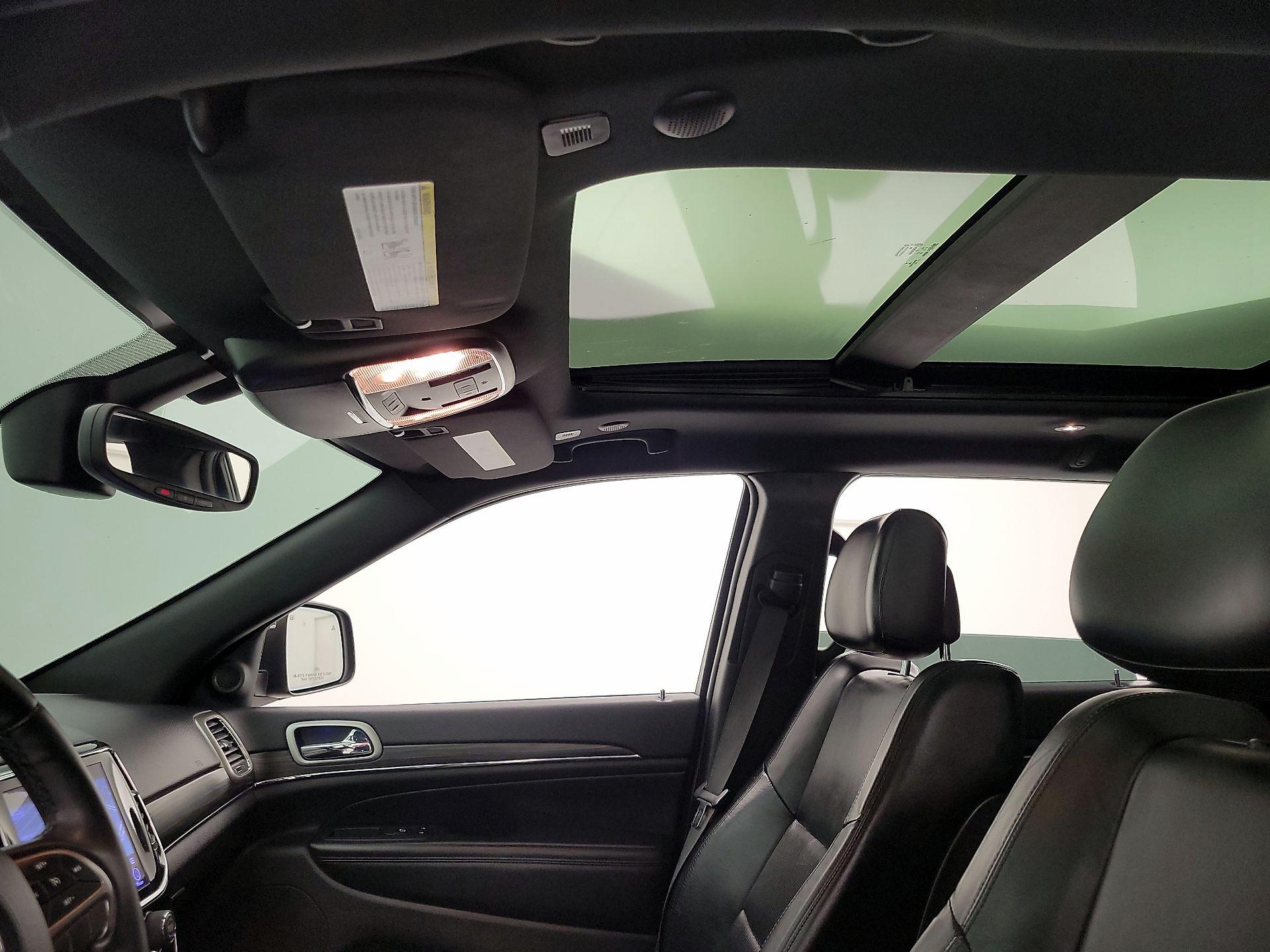 Thumbnail: 2019 Jeep Grand Cherokee - 20