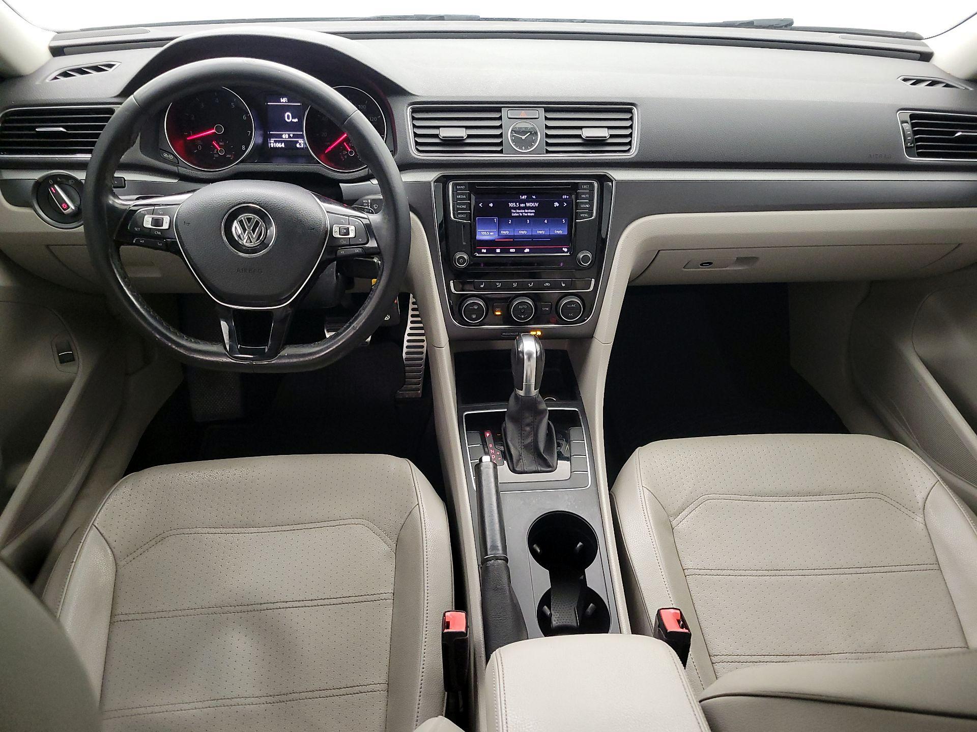 Thumbnail: 2017 Volkswagen Passat - 9